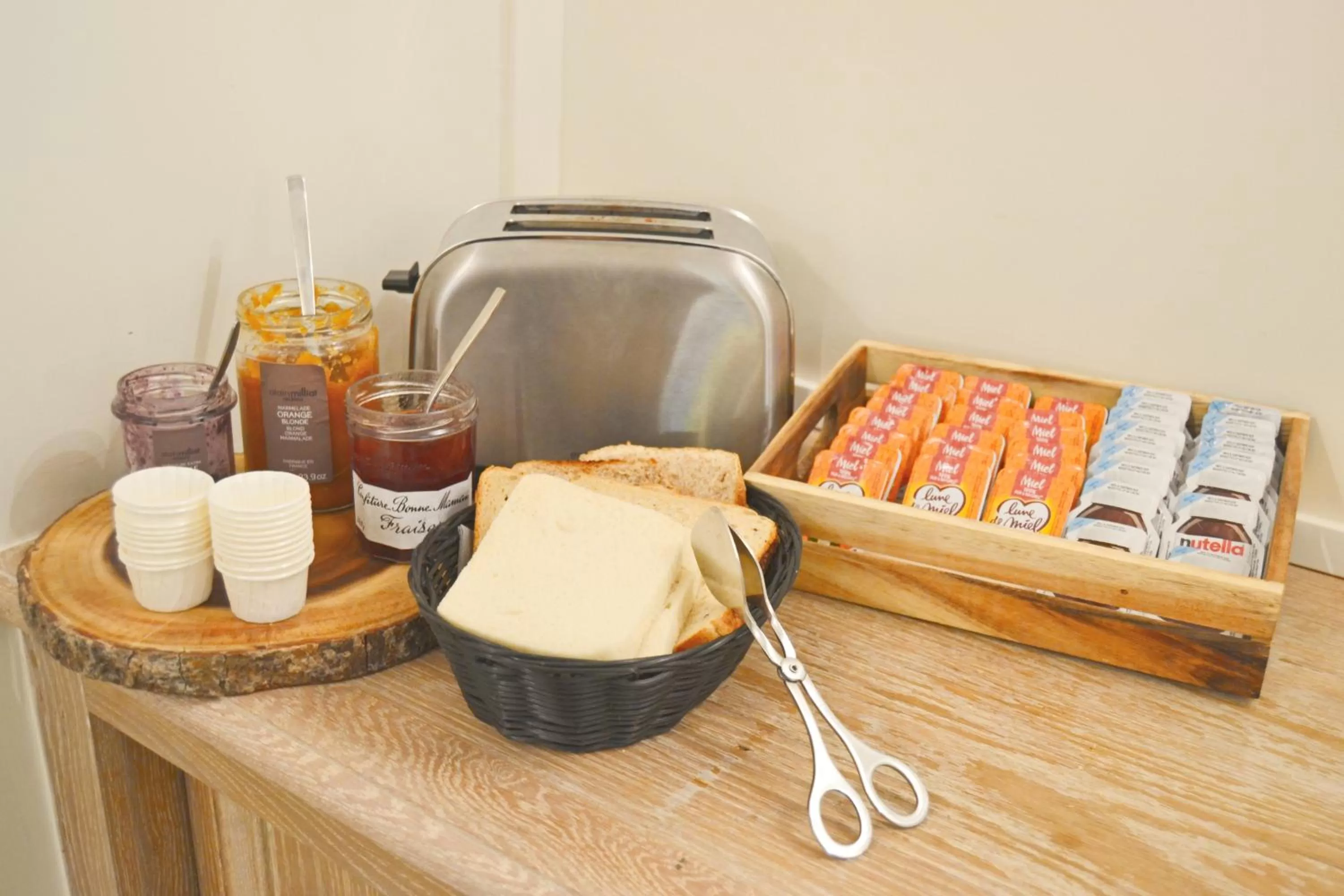 Food in Logis Hotels - Château Saint Marcel