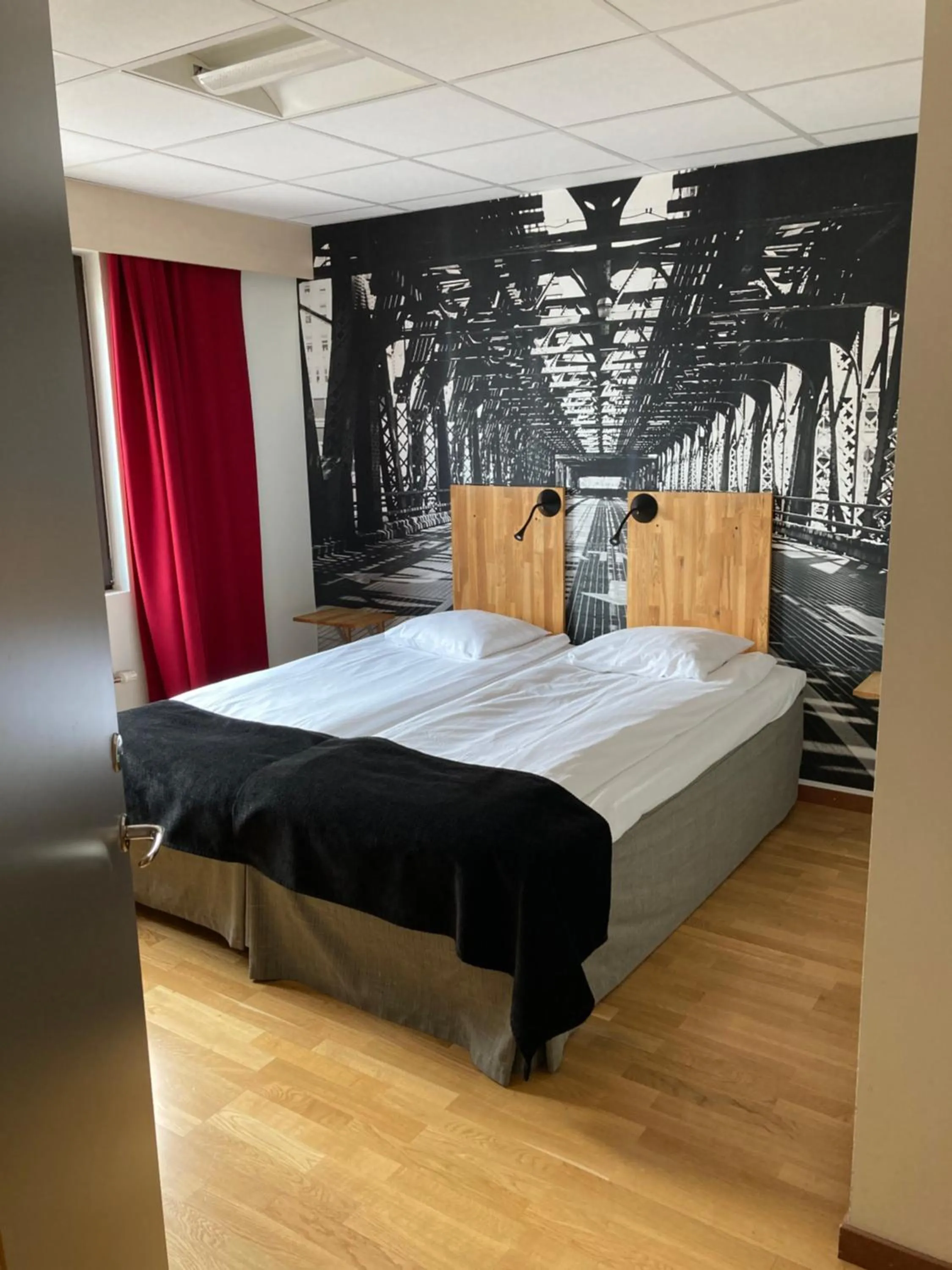 Bed in Home Hotel Bristol