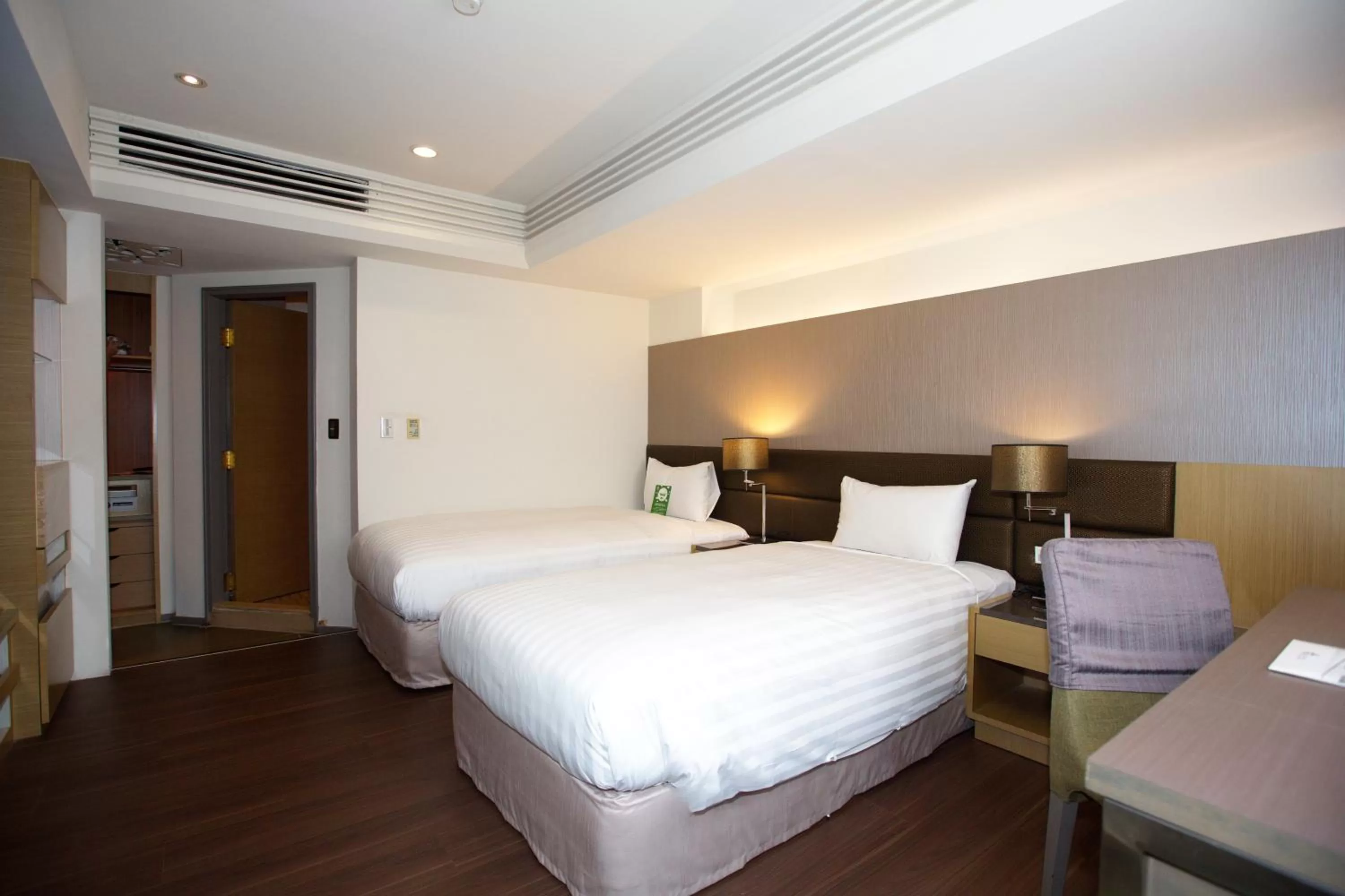 Bed in Shin Yuan Park Hotel
