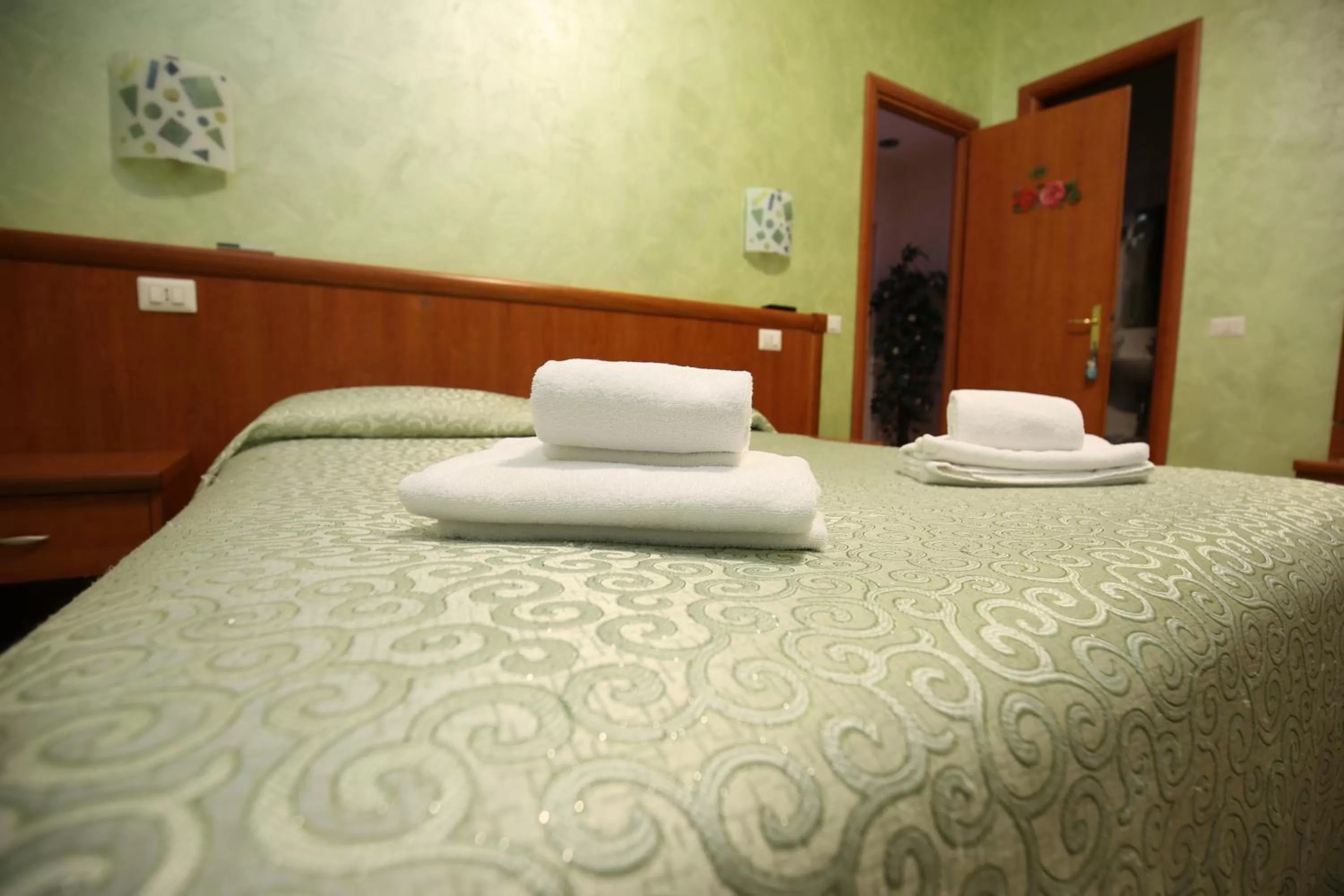 Bedroom, Bed in Hotel Tokyo