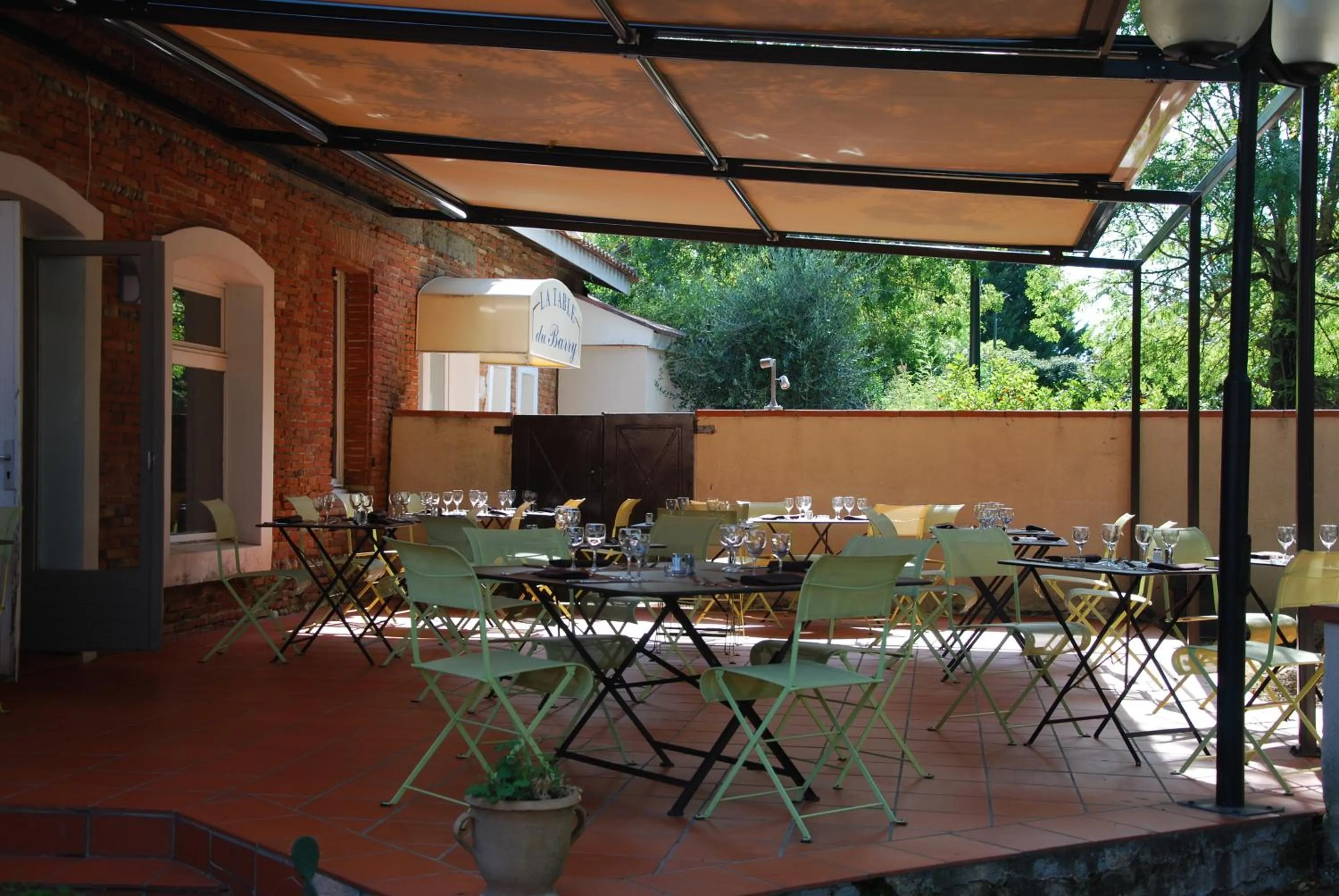 Restaurant/places to eat in Hôtel Le Barry, Toulouse Nord