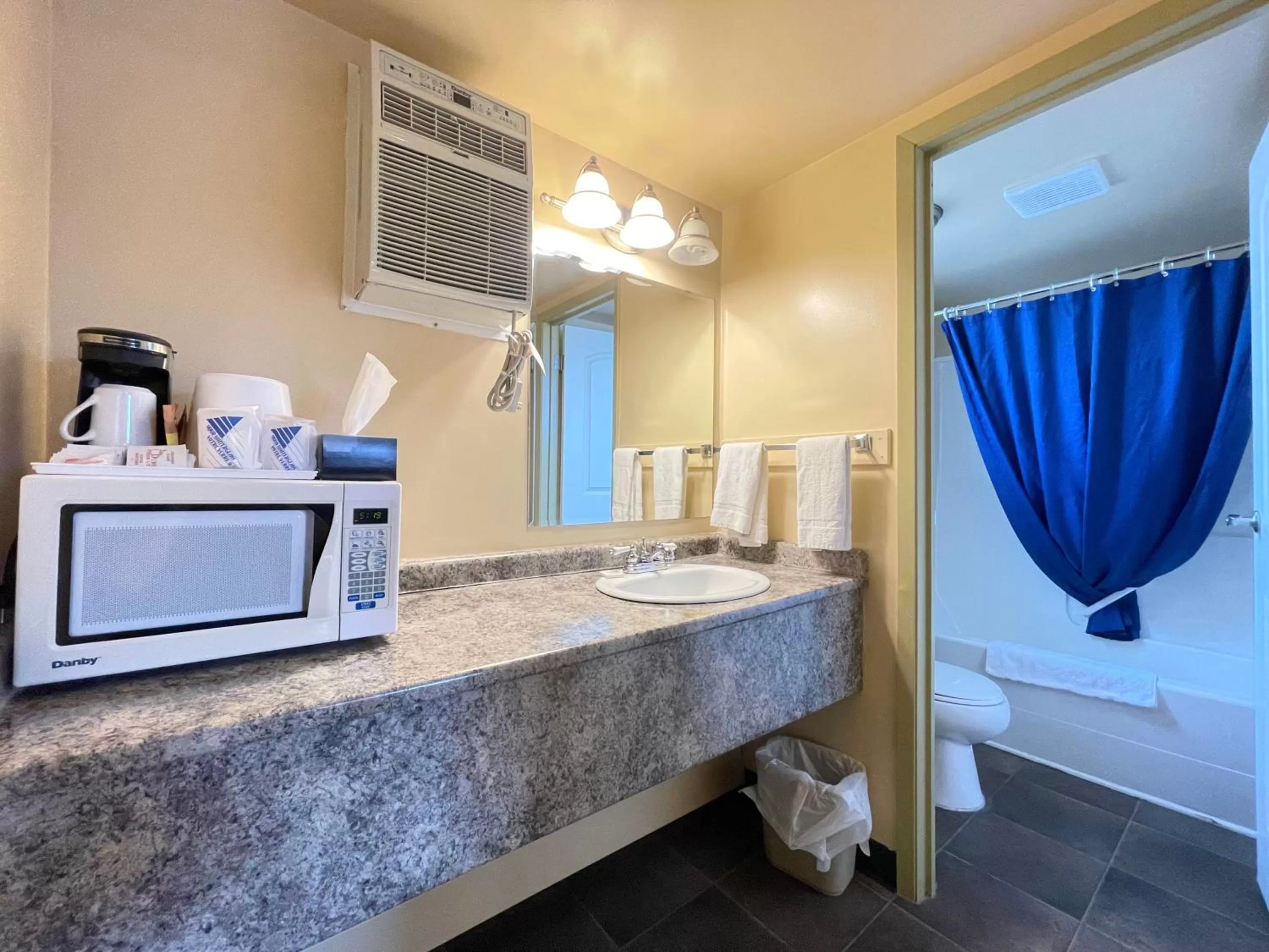 Bathroom in Dockside Inn