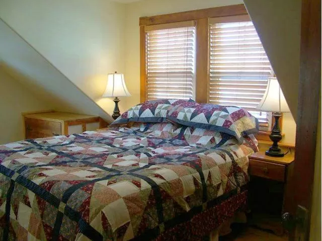 Bed in Beach Cottage Inn