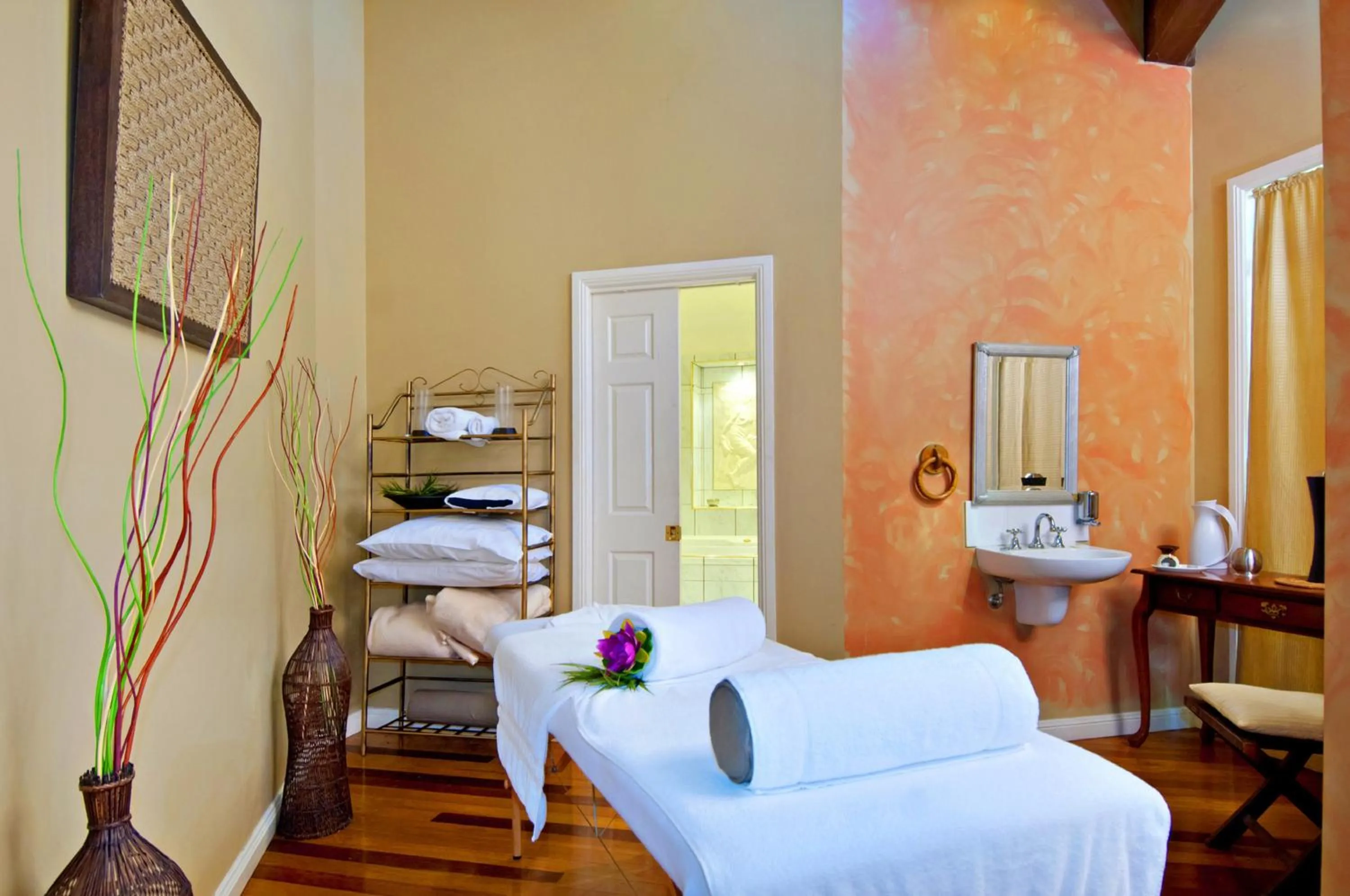 Massage, Bed in Escarpment Retreat & Day Spa for Couples