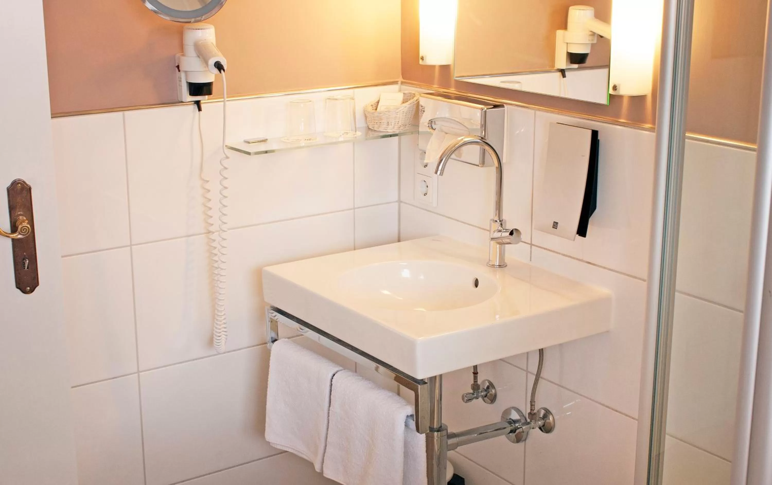 Bathroom in Hotel Bayerischer Hof