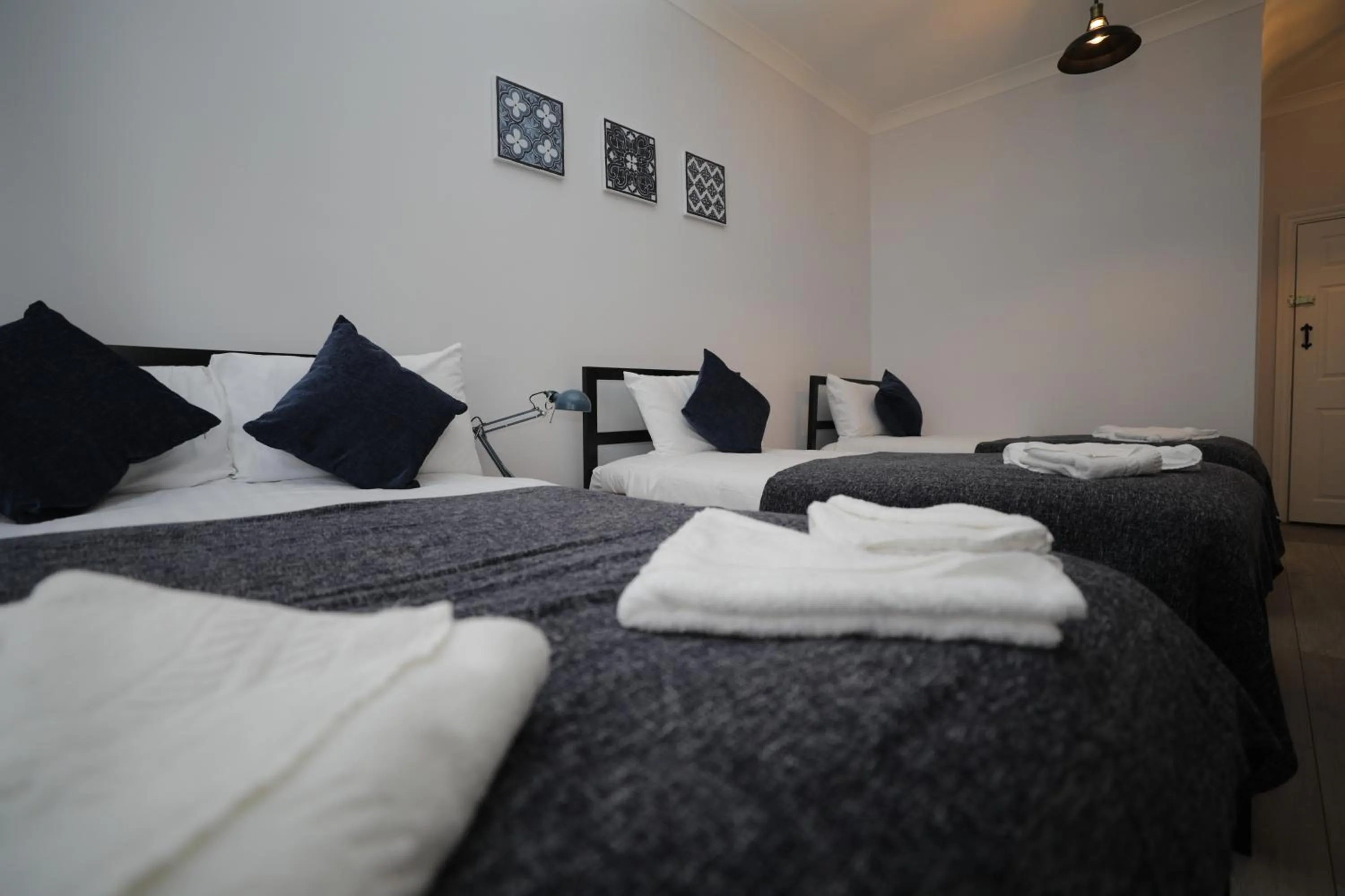 Comfort Quadruple Room - single occupancy in Golders Park Hotel