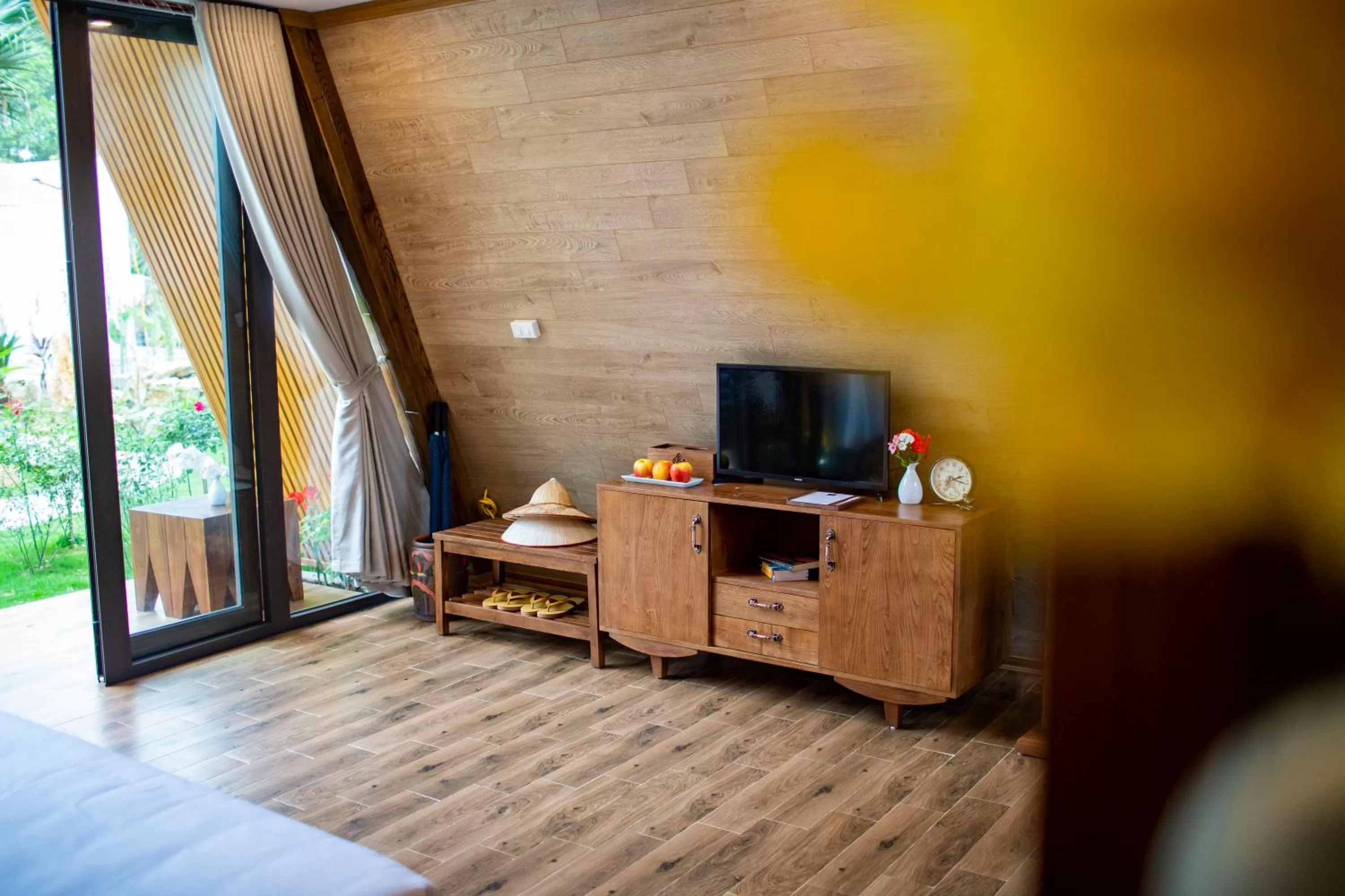 TV and multimedia, Bed in Bai Dinh Garden Resort & Spa