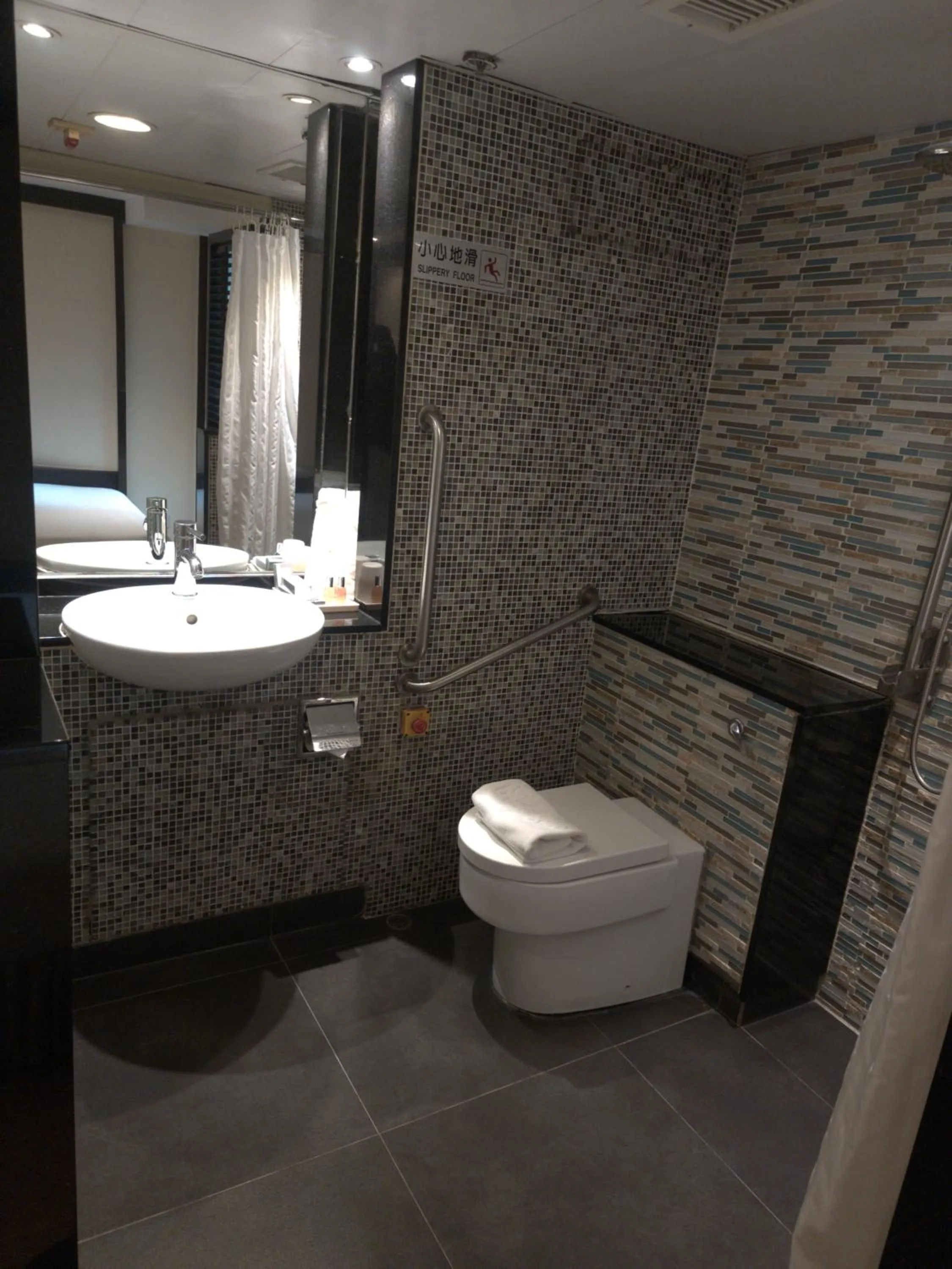 Toilet in Mingle At The Eden