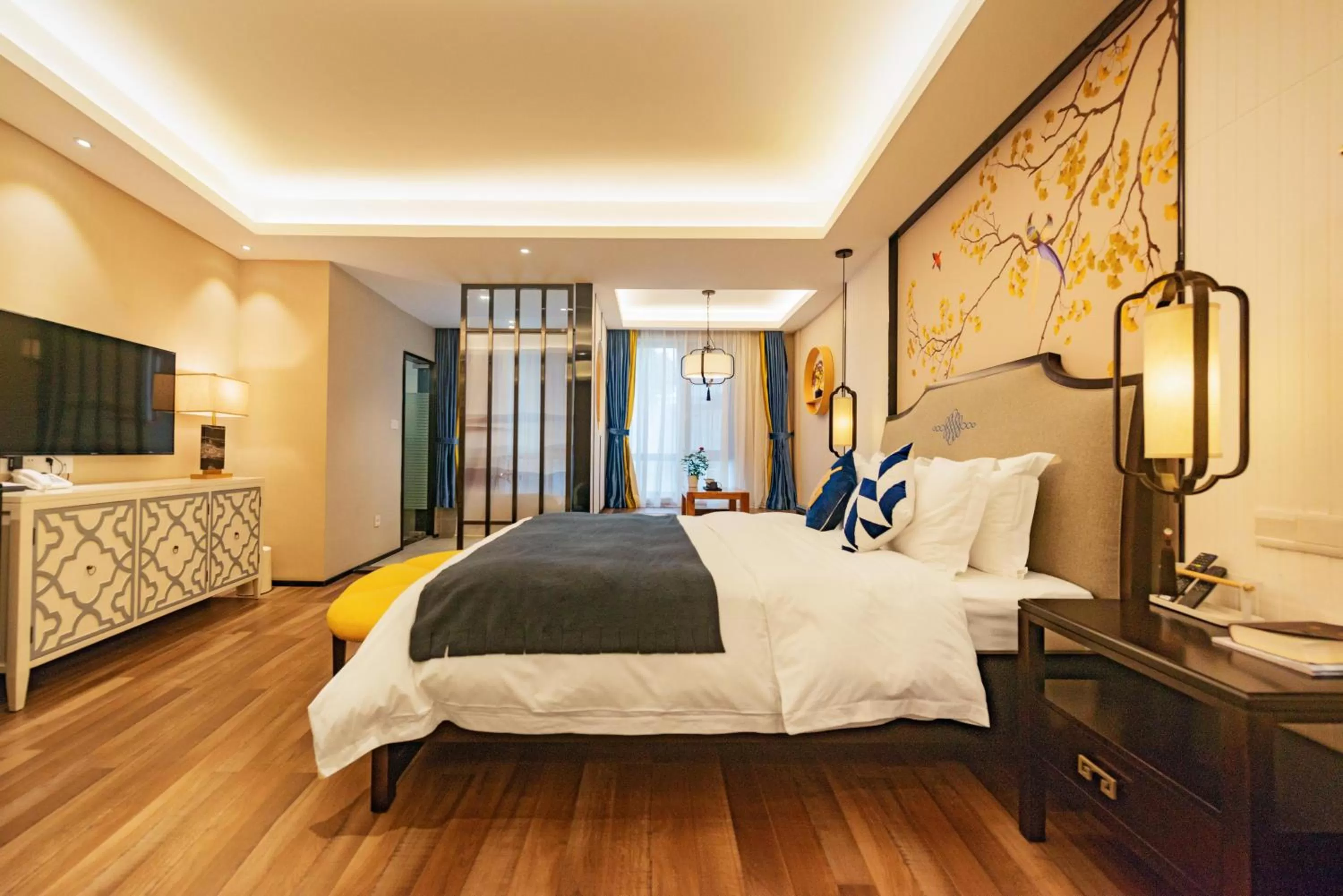 Photo of the whole room, Bed in Li River Resort Villa Hotel