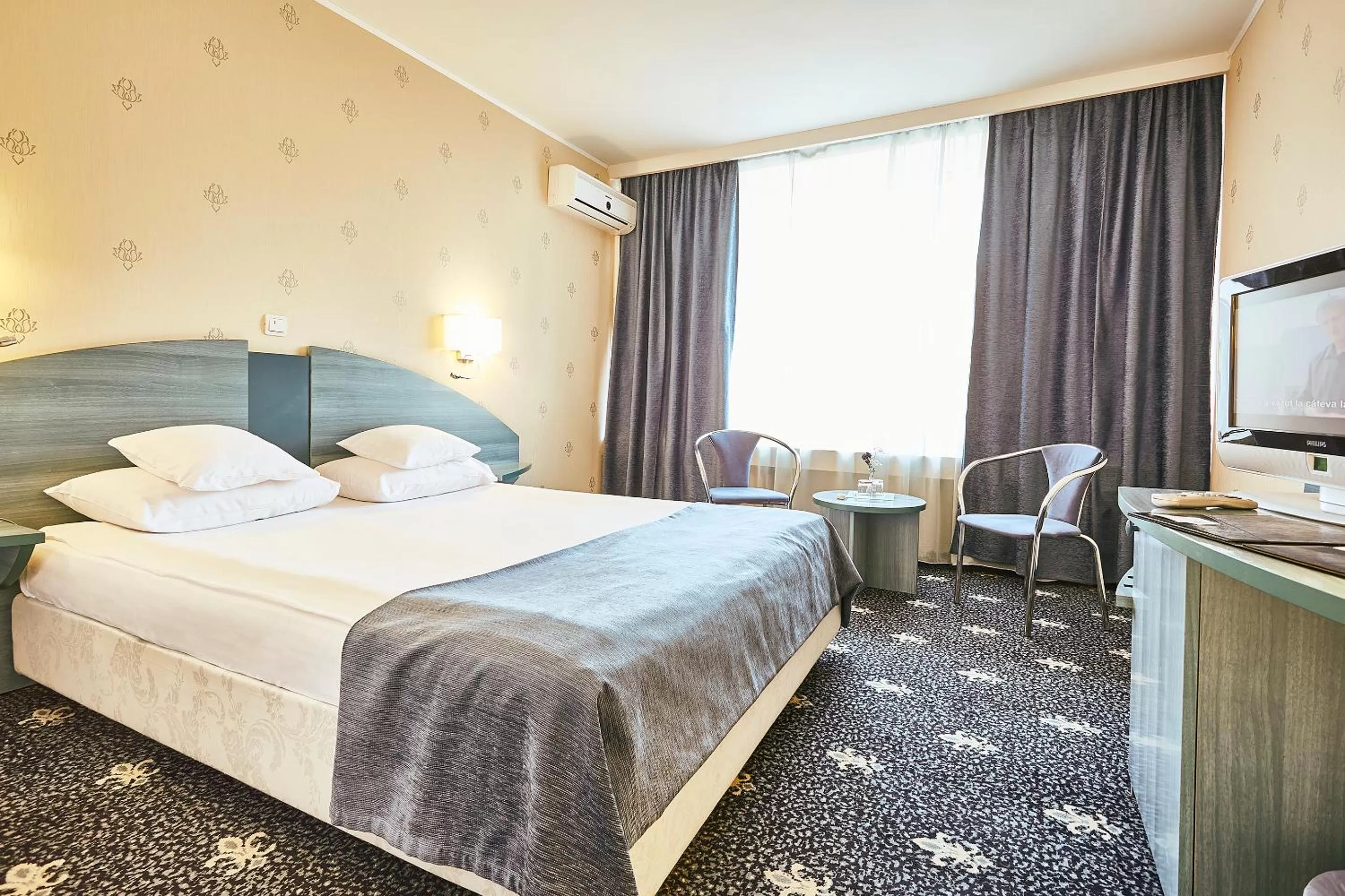 Photo of the whole room, Bed in Continental Drobeta Turnu Severin