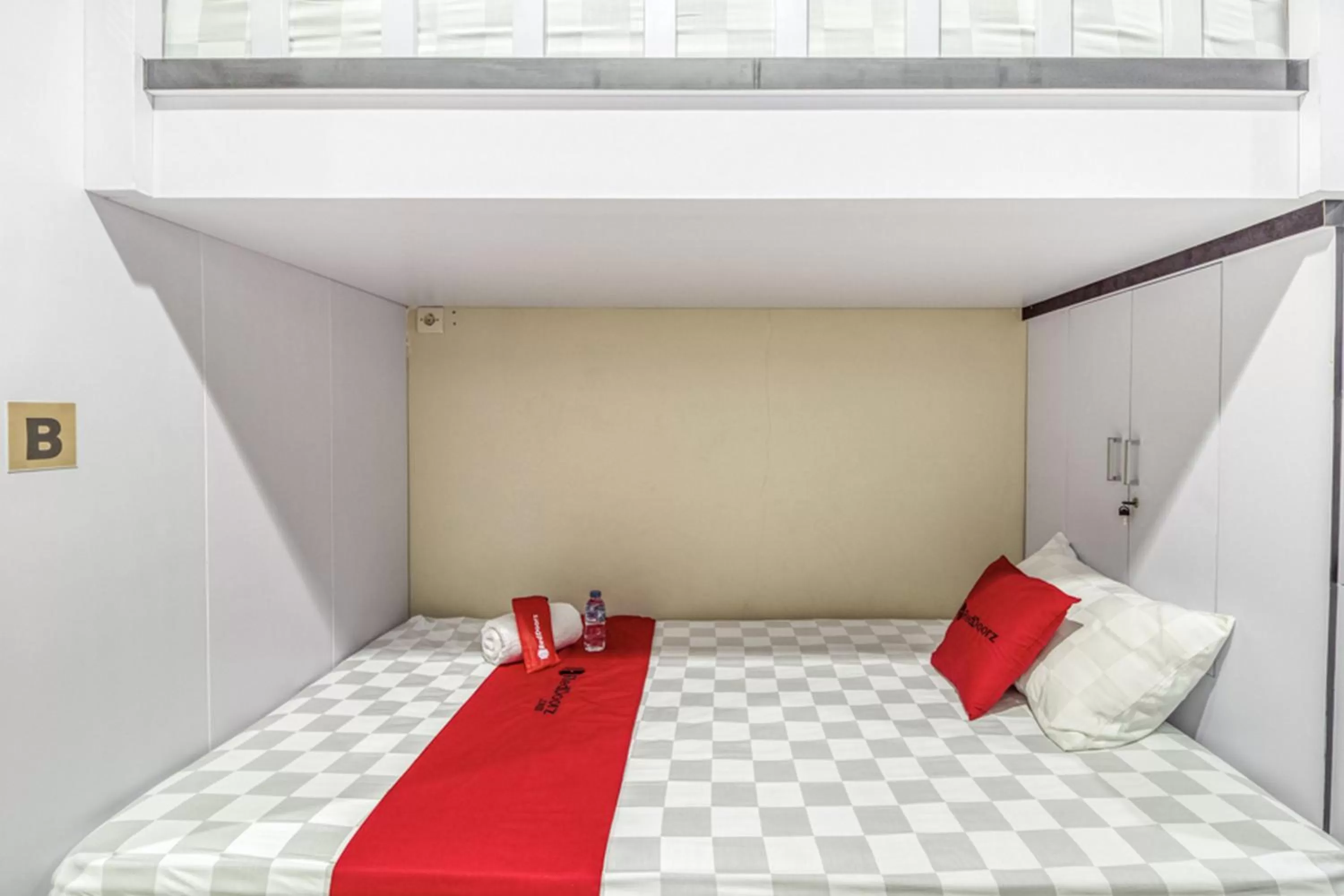 Bedroom, Bed in RedDoorz near Jogja National Museum