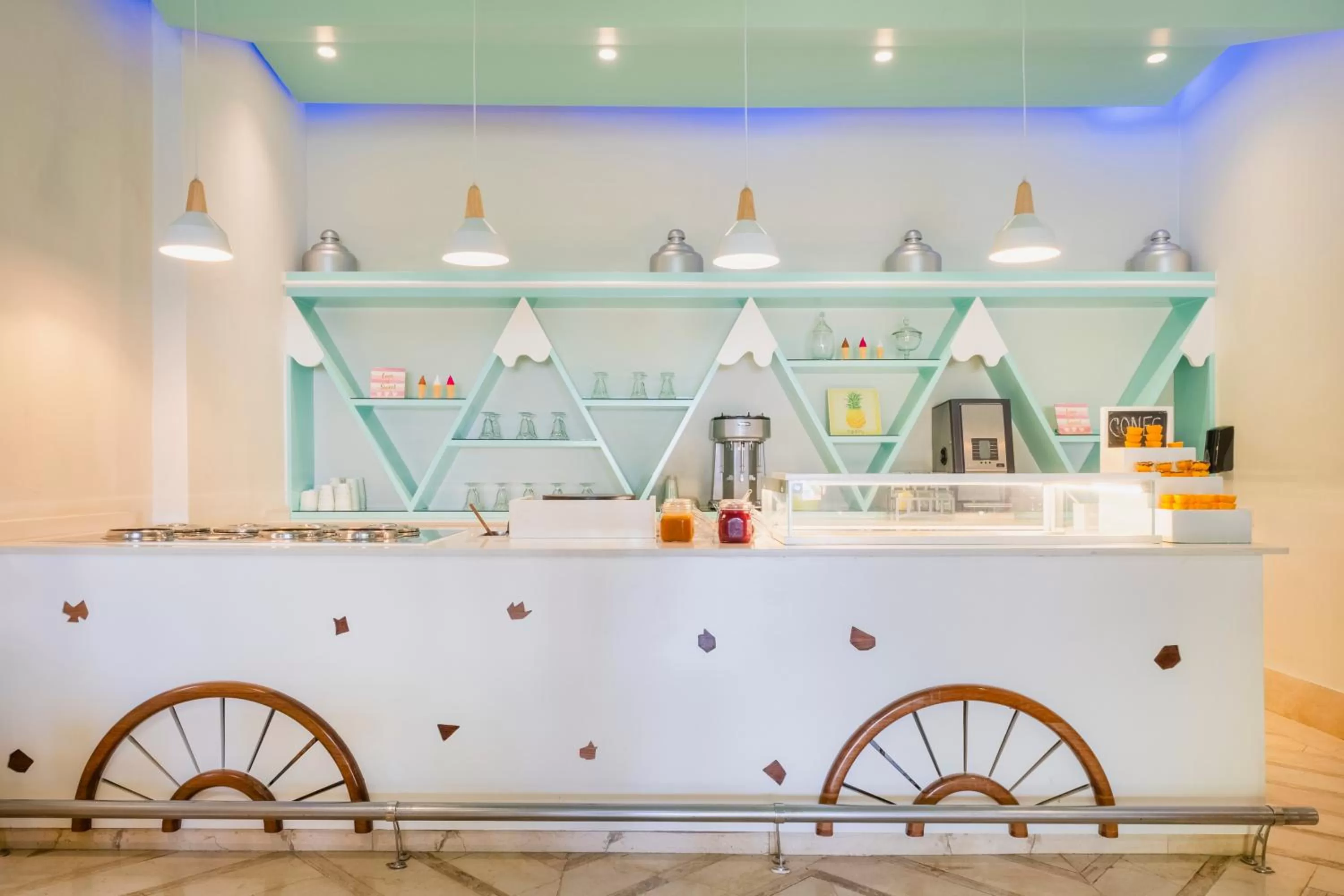 Dining area in Iberostar Waves Rose Hall Beach - All Inclusive