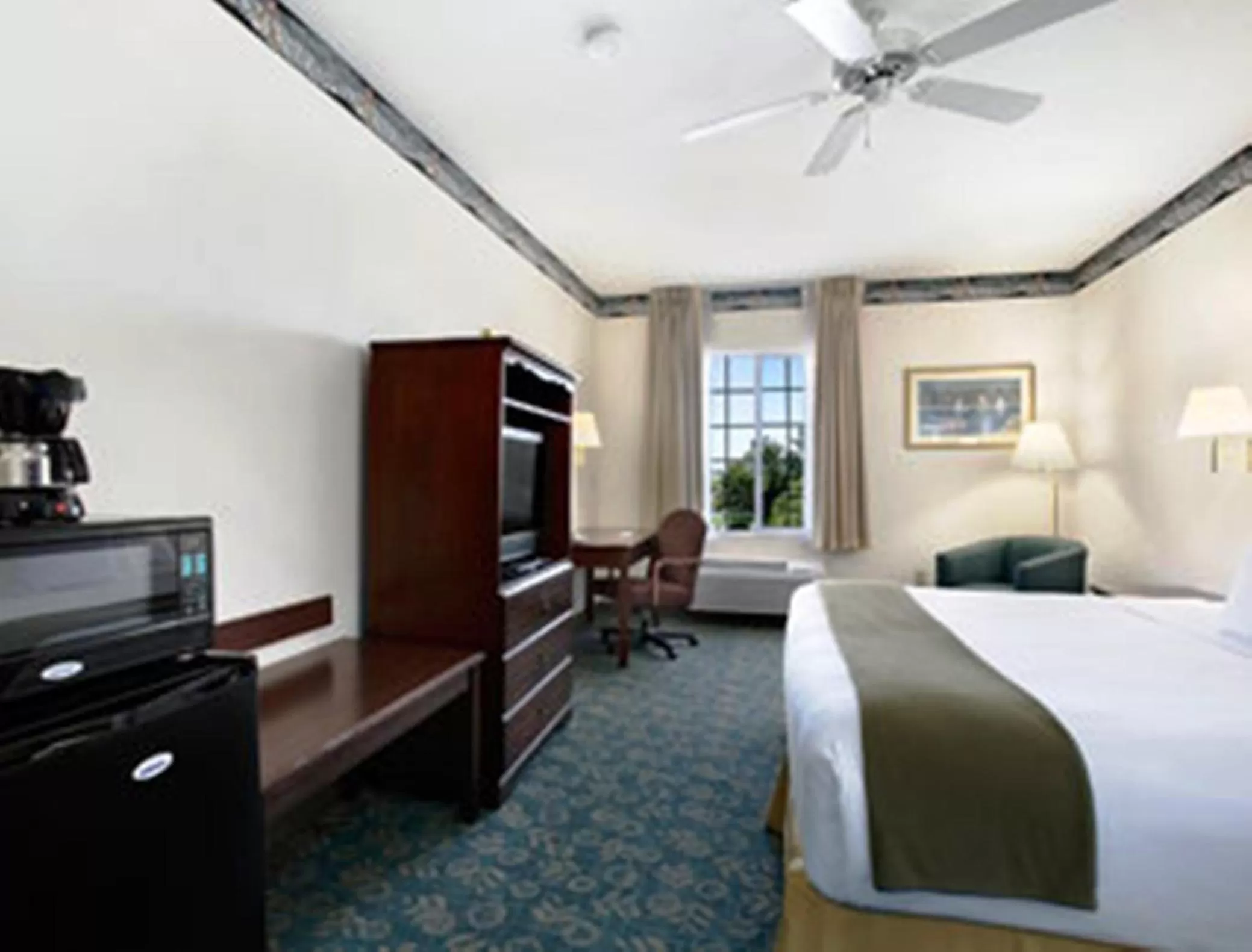 Photo of the whole room in Ramada by Wyndham Williams