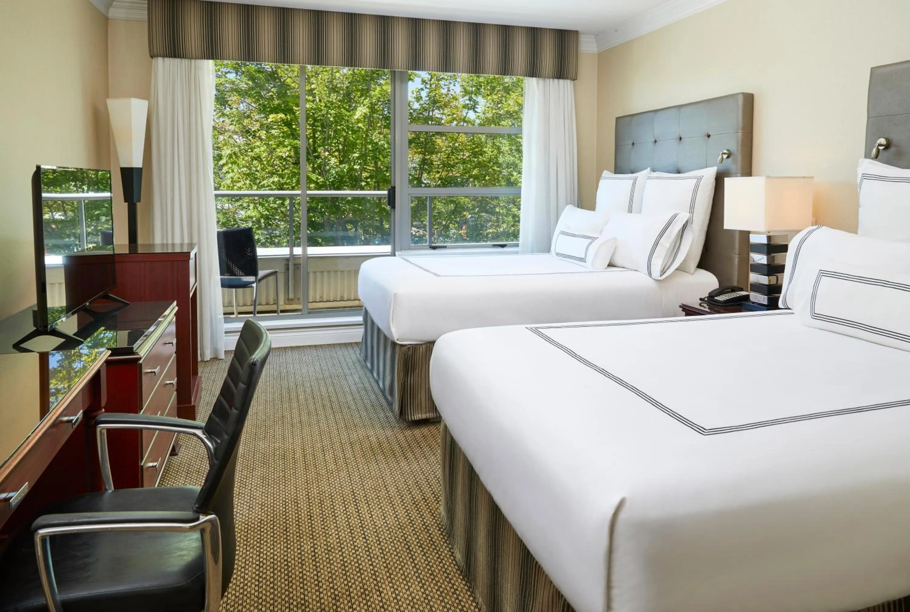 TV and multimedia, Bed in Granville Island Hotel