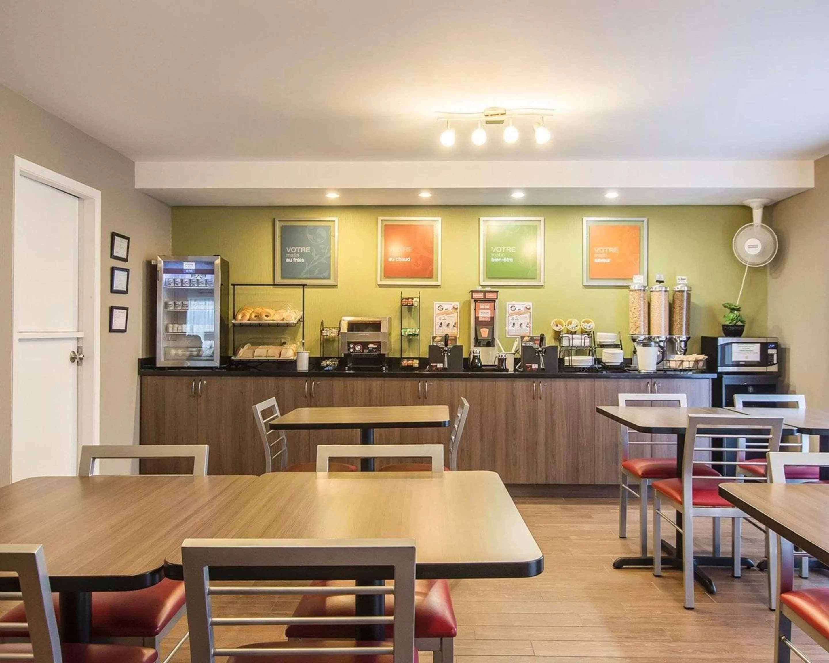 Restaurant/places to eat in Comfort Inn