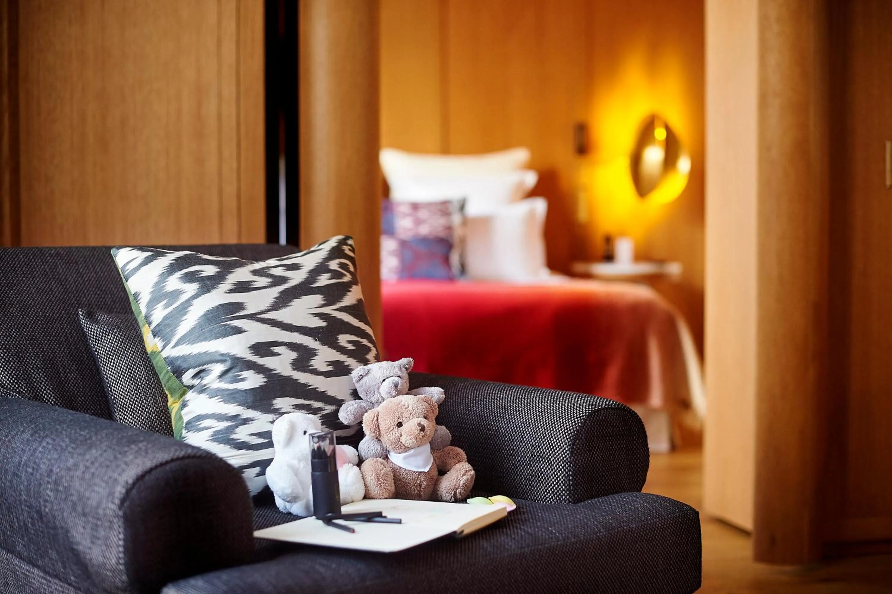 Seating area, Bed in Hôtel Vernet Champs Elysées Paris