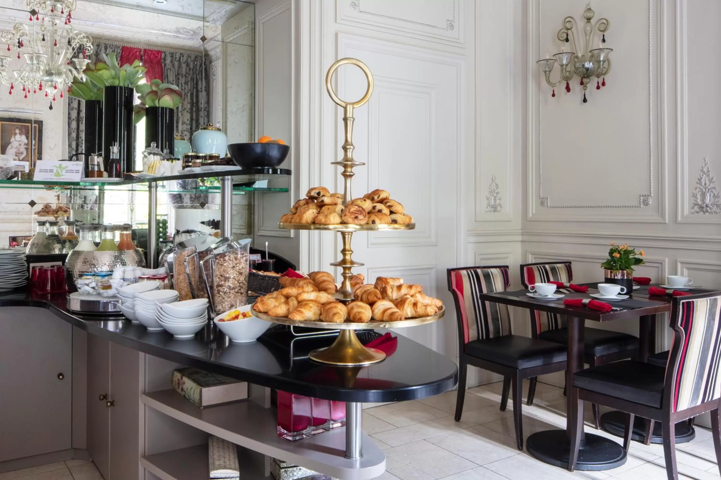 Meals in Hôtel Regent's Garden - Astotel