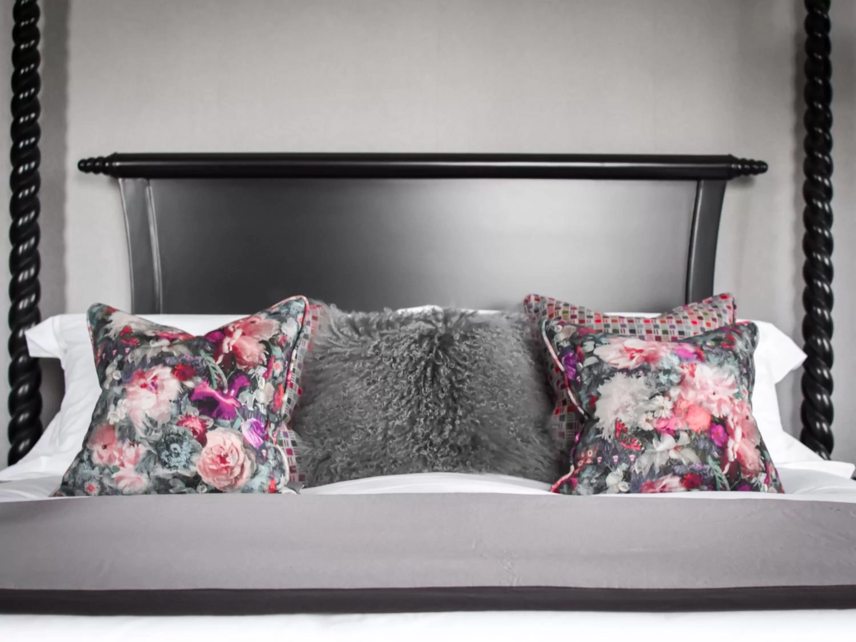 Bed in The Meadowpark Bar, Kitchen & Rooms