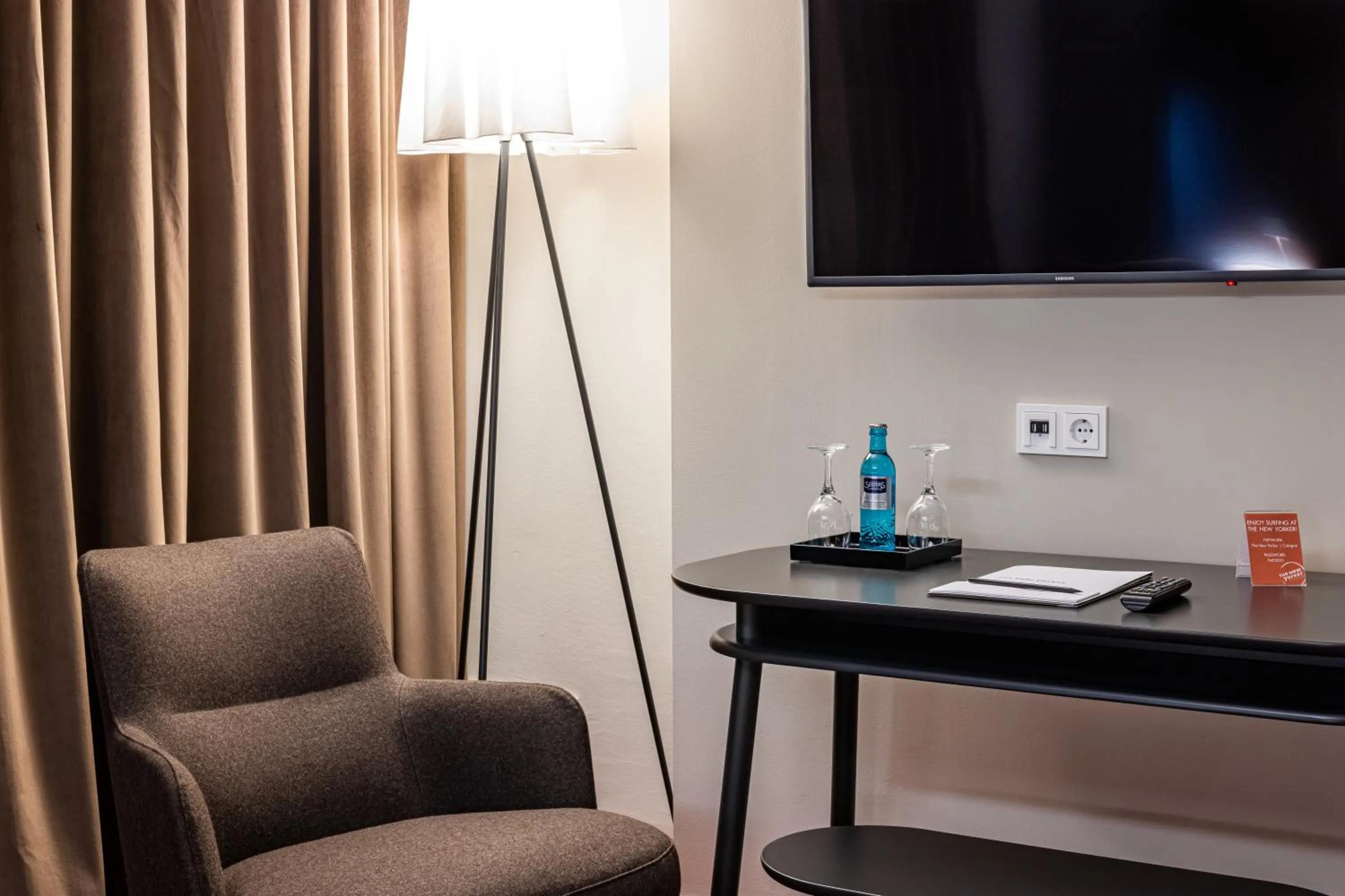 TV and multimedia in The New Yorker Hotel Köln-Messe