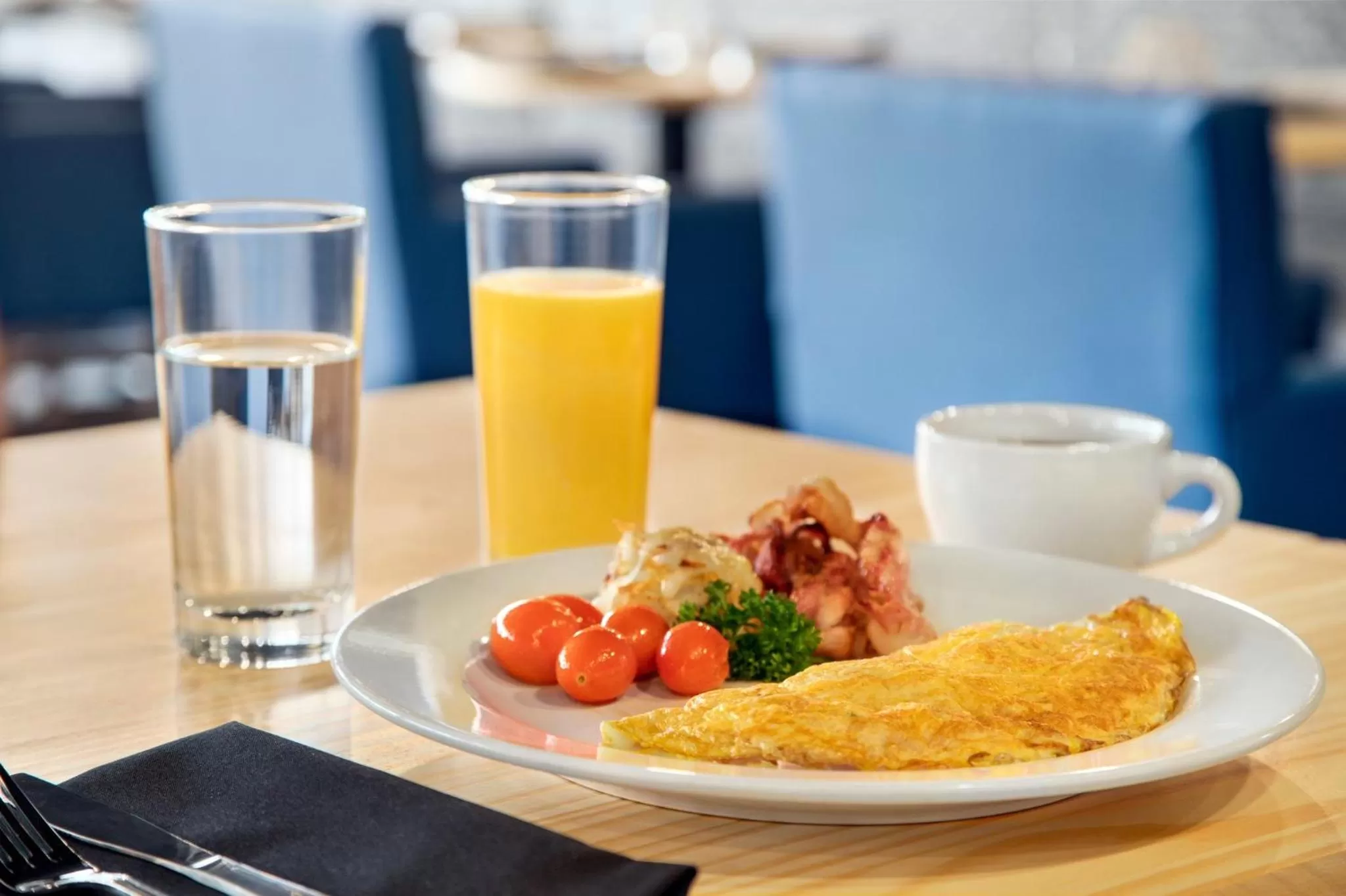Restaurant/places to eat in Holiday Inn Philadelphia Arpt-Stadium Area by IHG