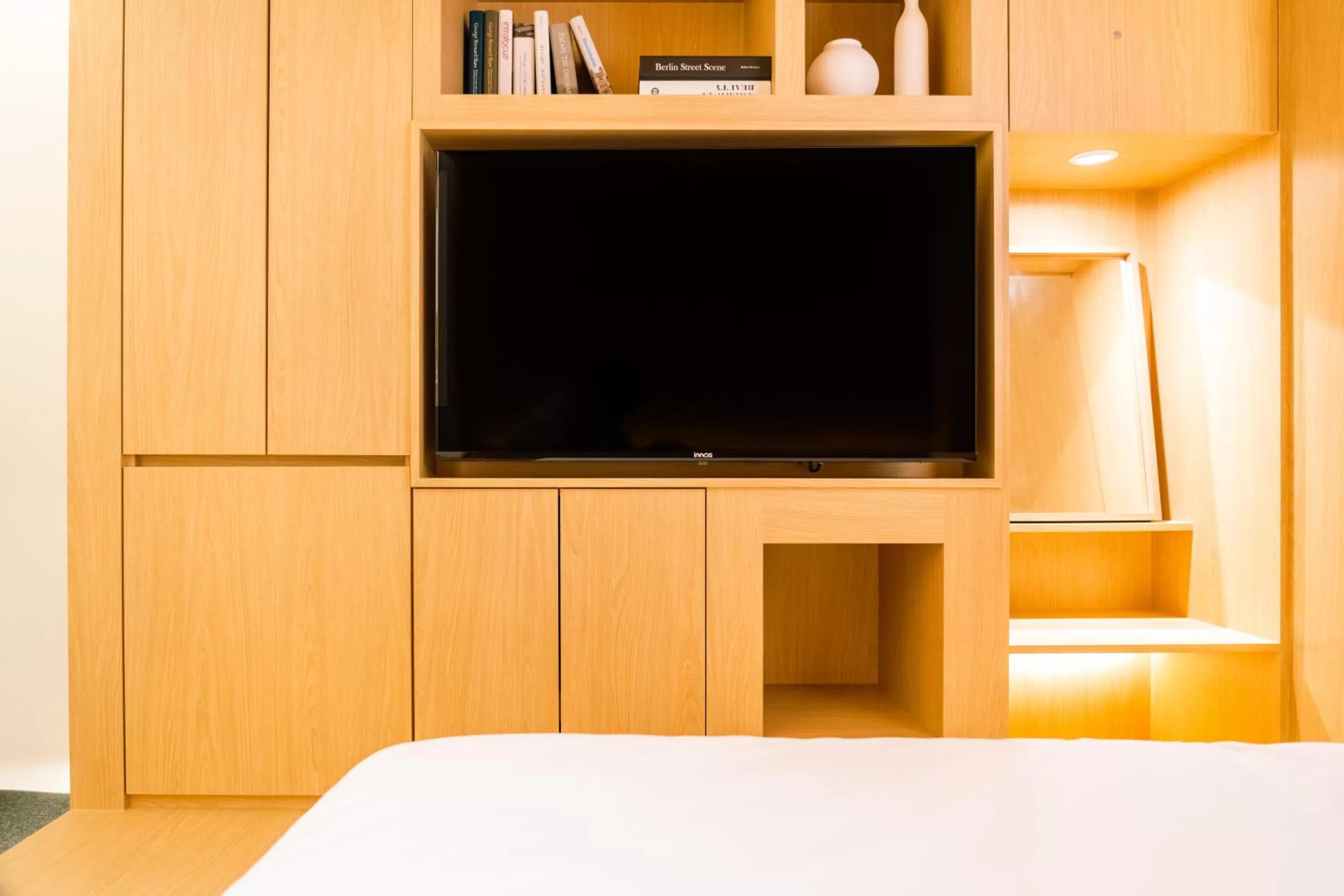 Bed in Y Collection by Unboundi Gyeongju