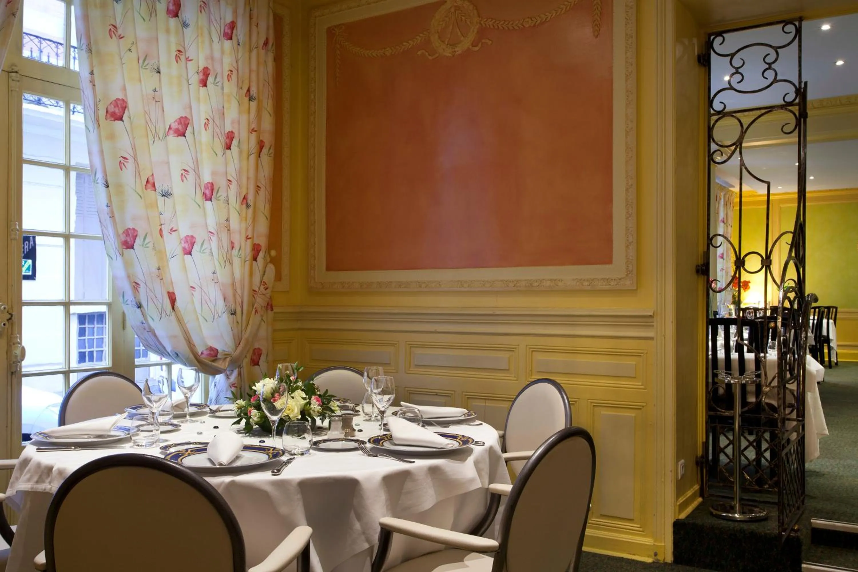 Restaurant/places to eat in Logis Le Midland