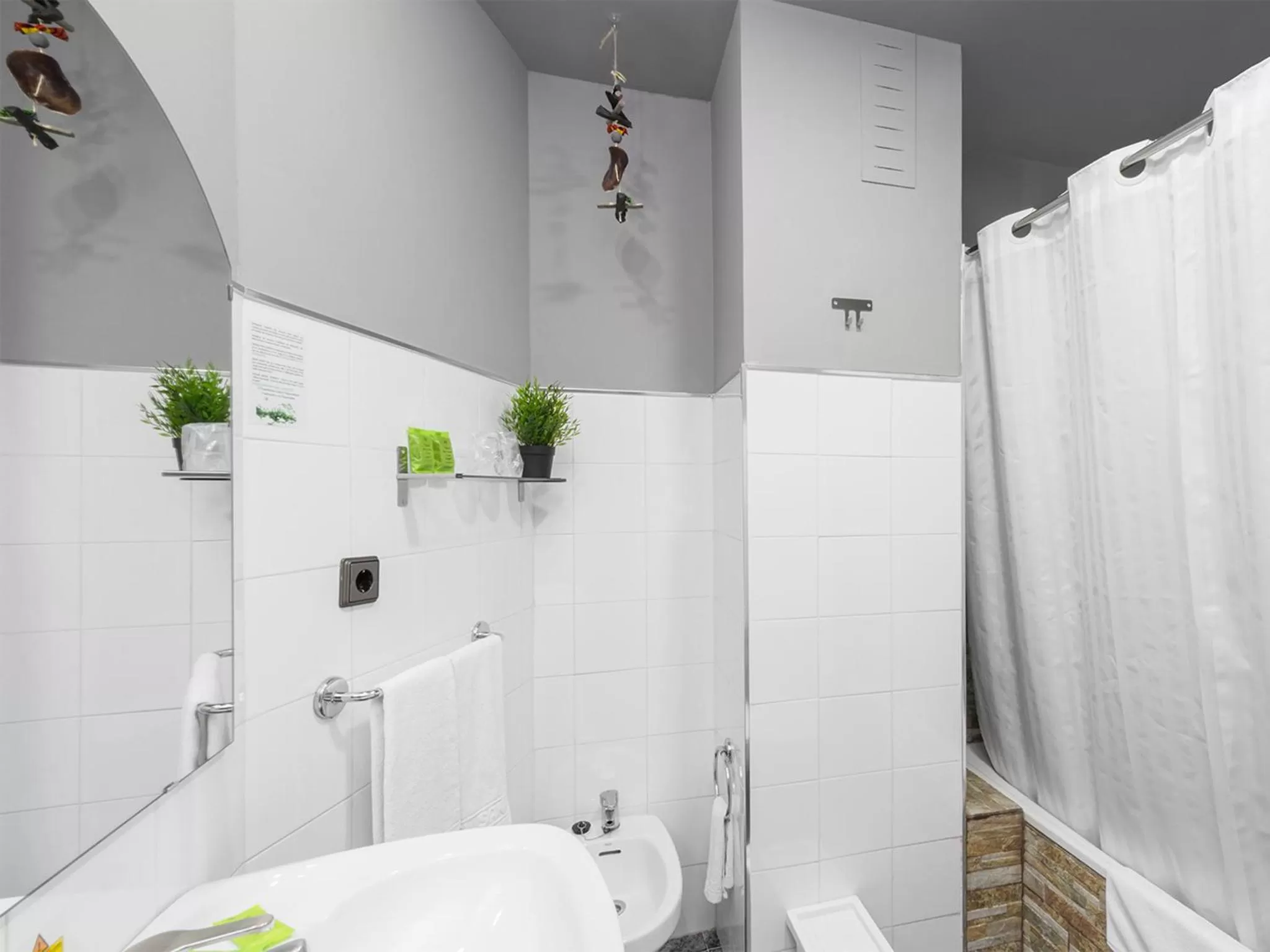 Shower in Hotel San Miguel