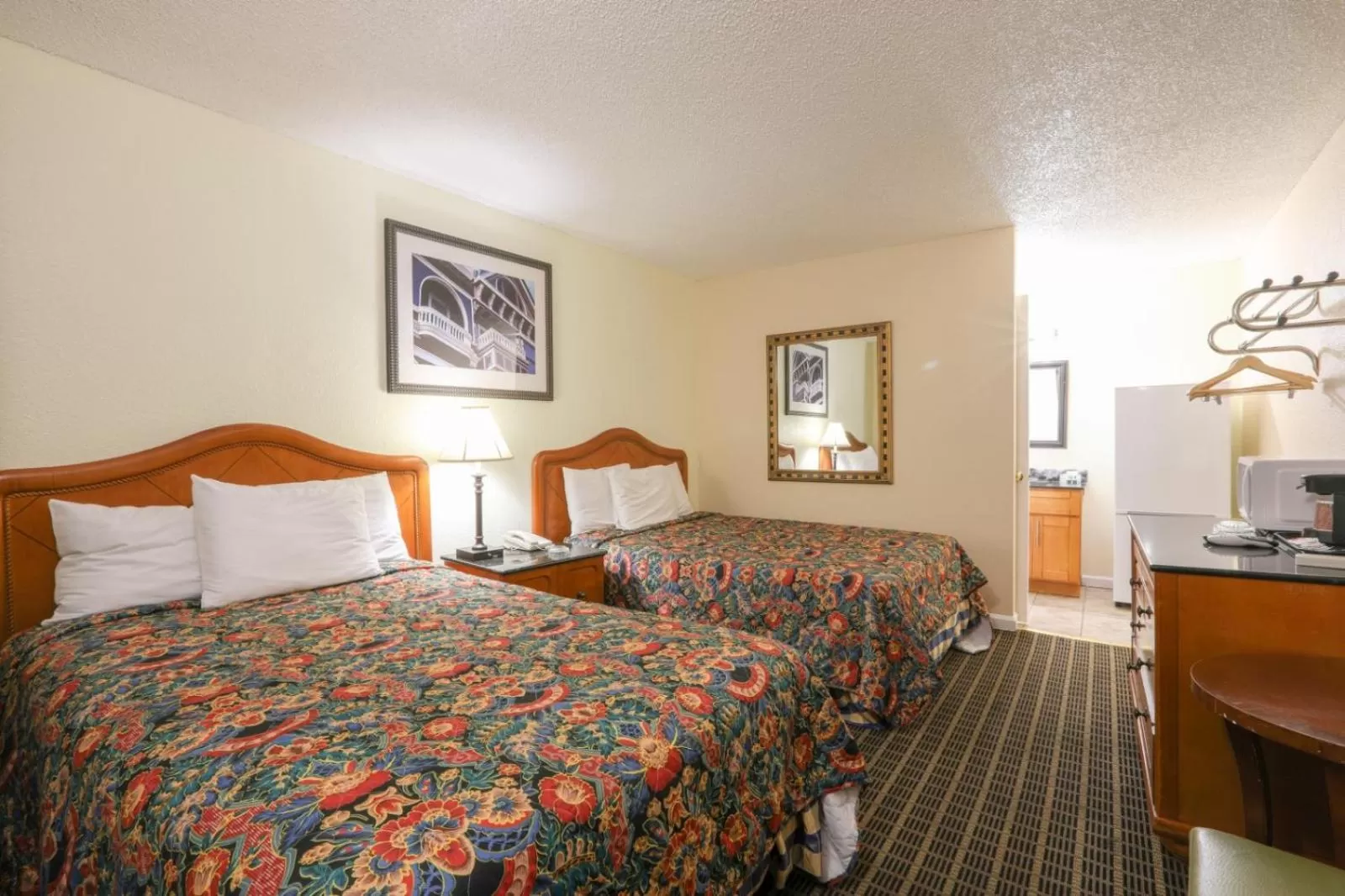 Photo of the whole room, Bed in Motel 7 - Near Six Flags, Vallejo - Napa Valley