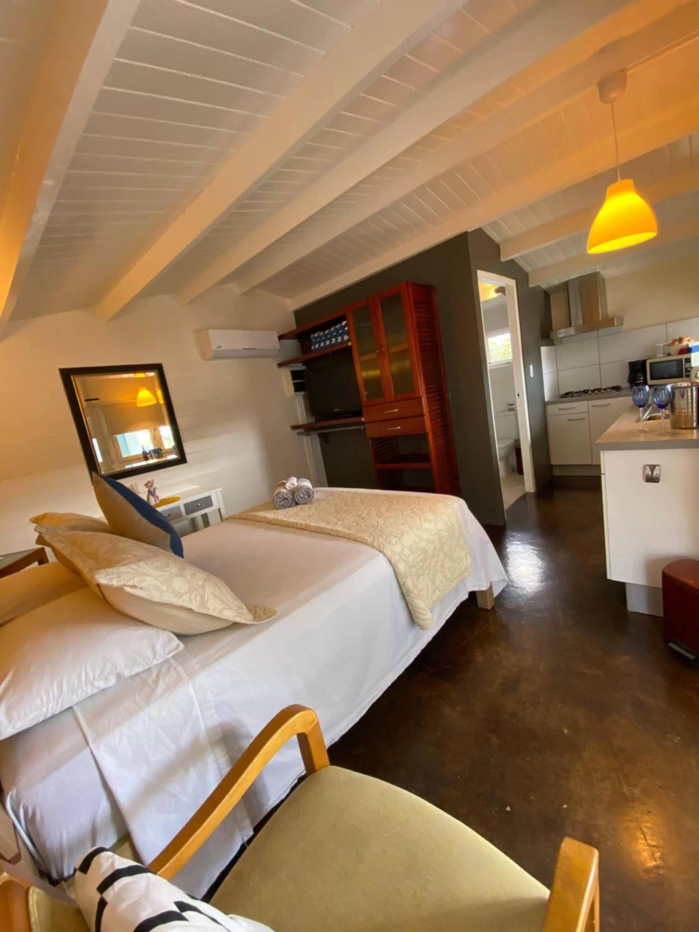 Photo of the whole room, Bed in La Felicidad