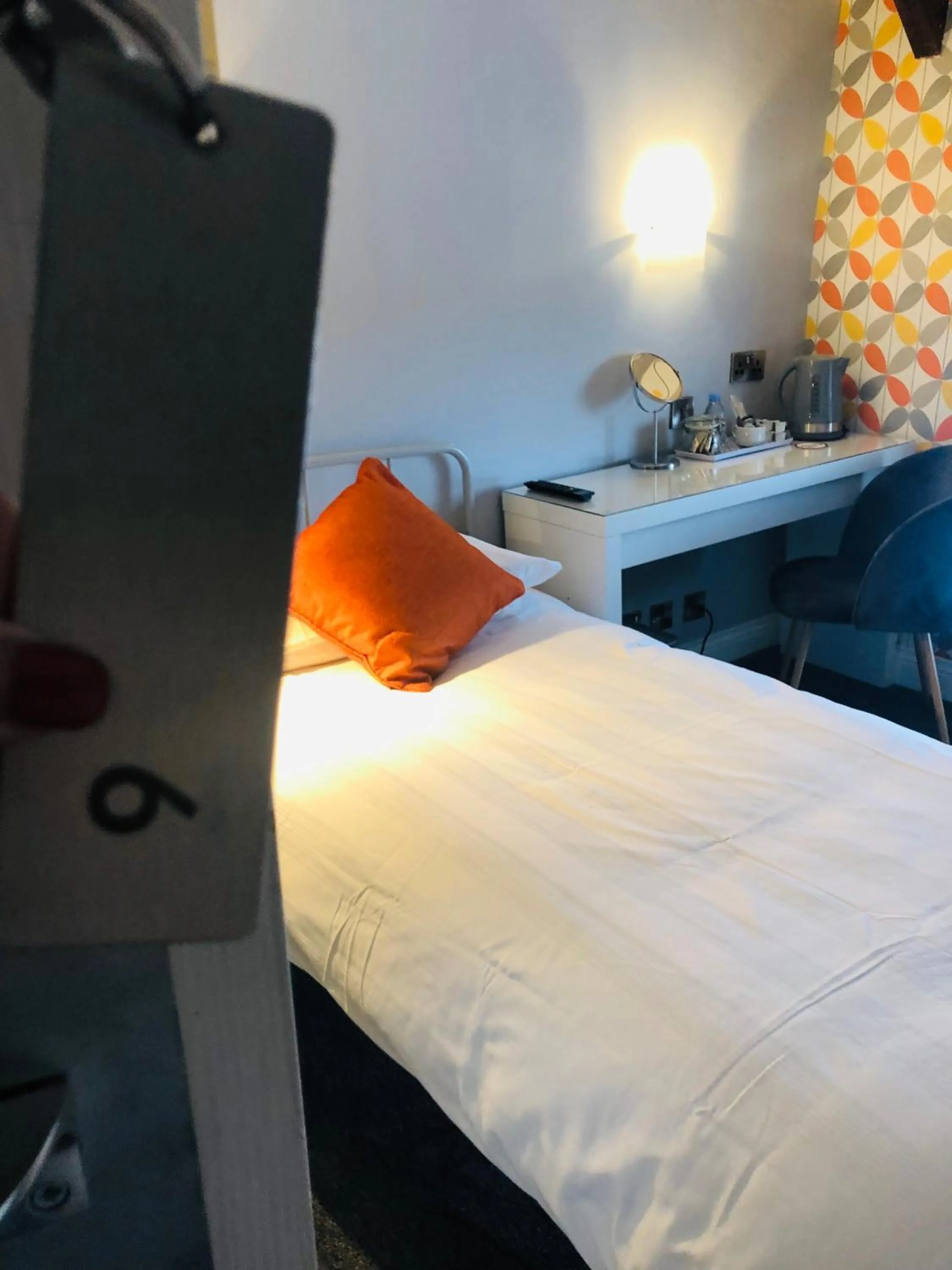 Bedroom, Bed in Hardwick Arms Hotel