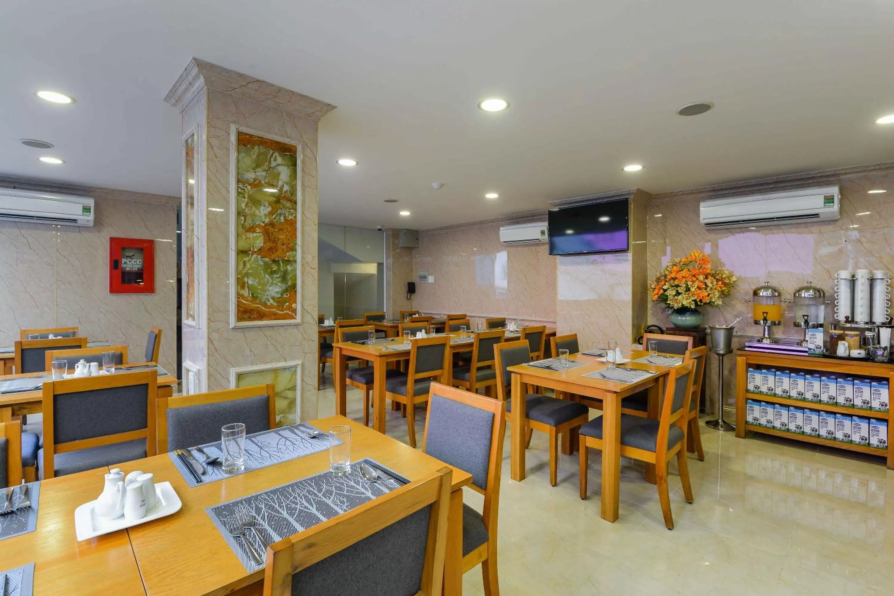 Restaurant/places to eat in Saigonciti Hotel A