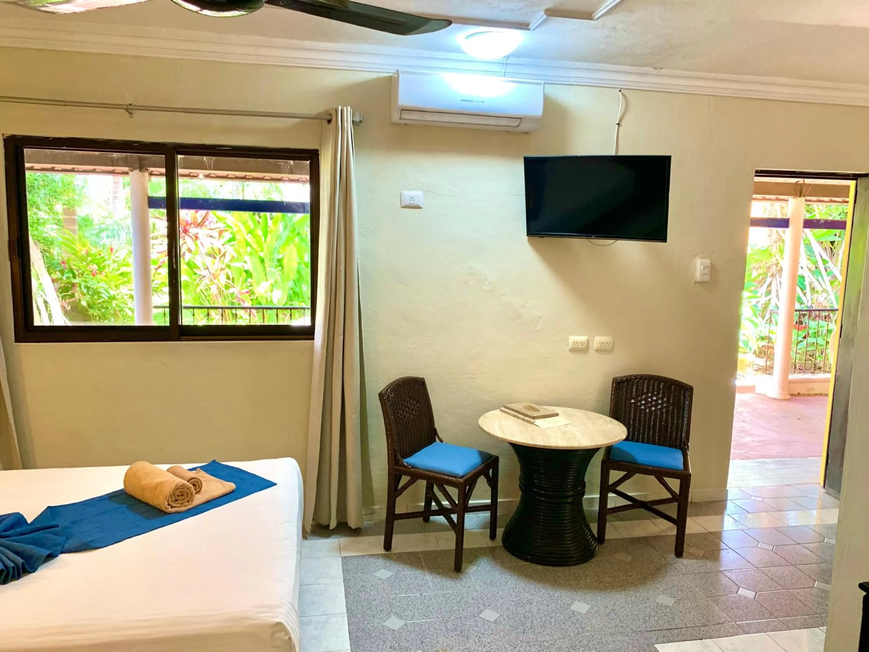 TV/Entertainment Center in Hotel Green River