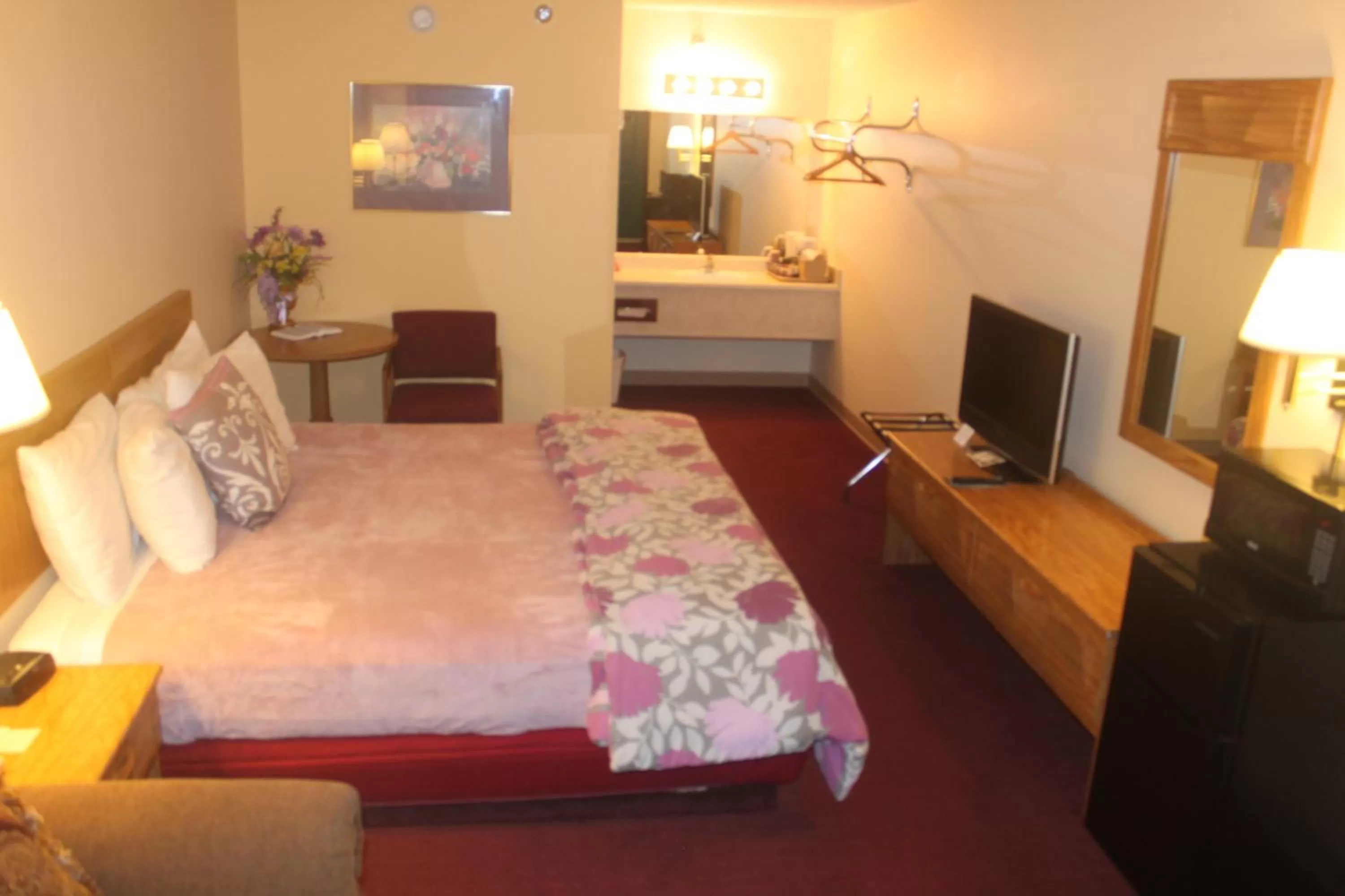 King Room - Second Floor in Ozark Valley Inn