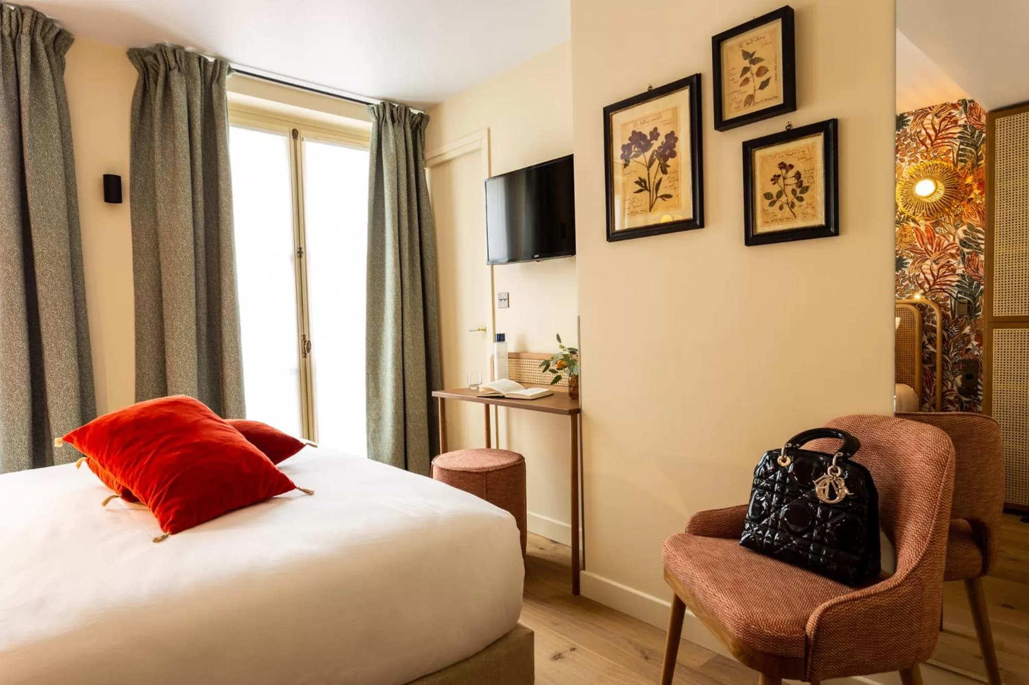 Bed in Bonsoir Madame