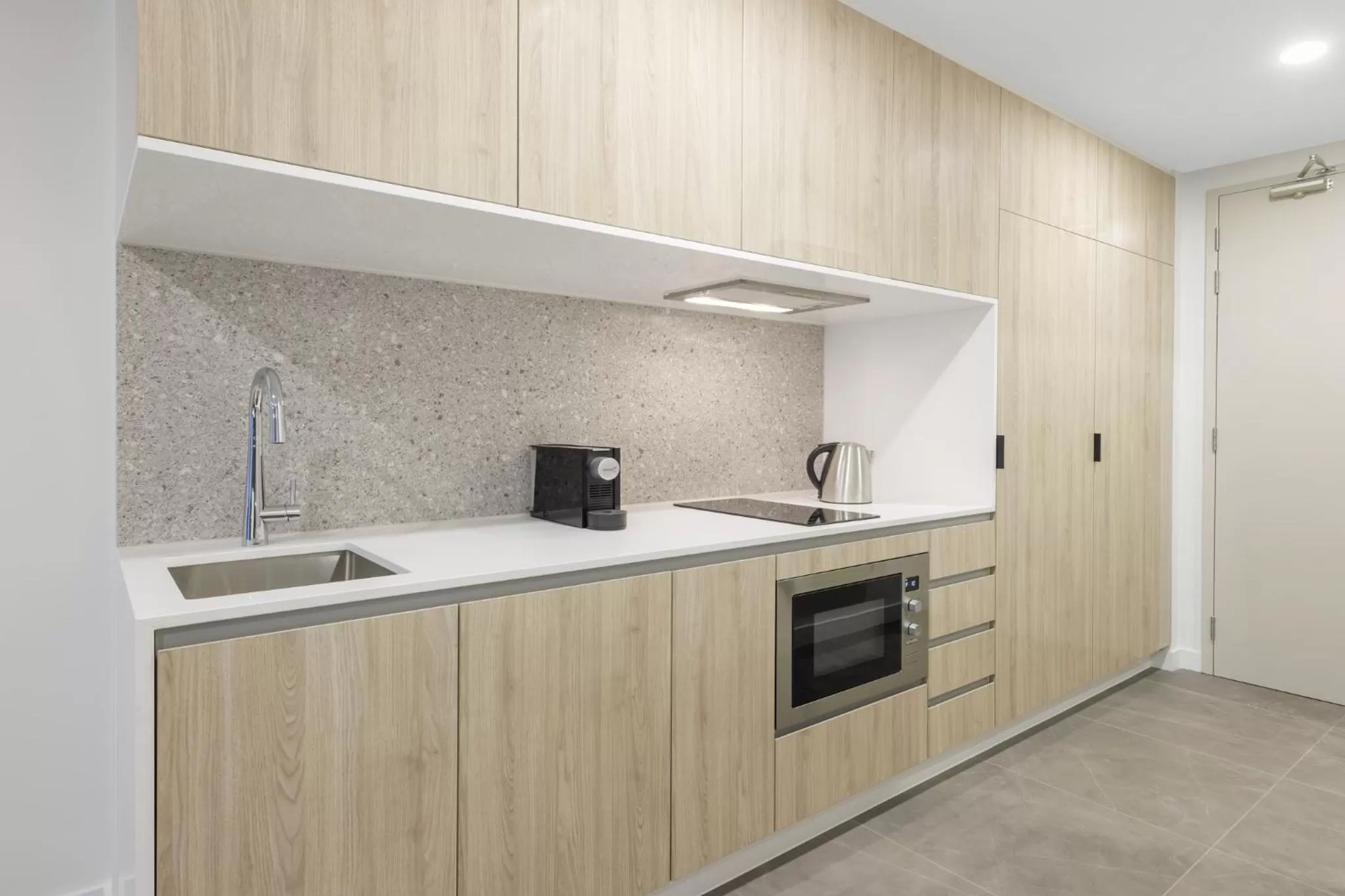 Kitchen or kitchenette in Meriton Suites Melbourne