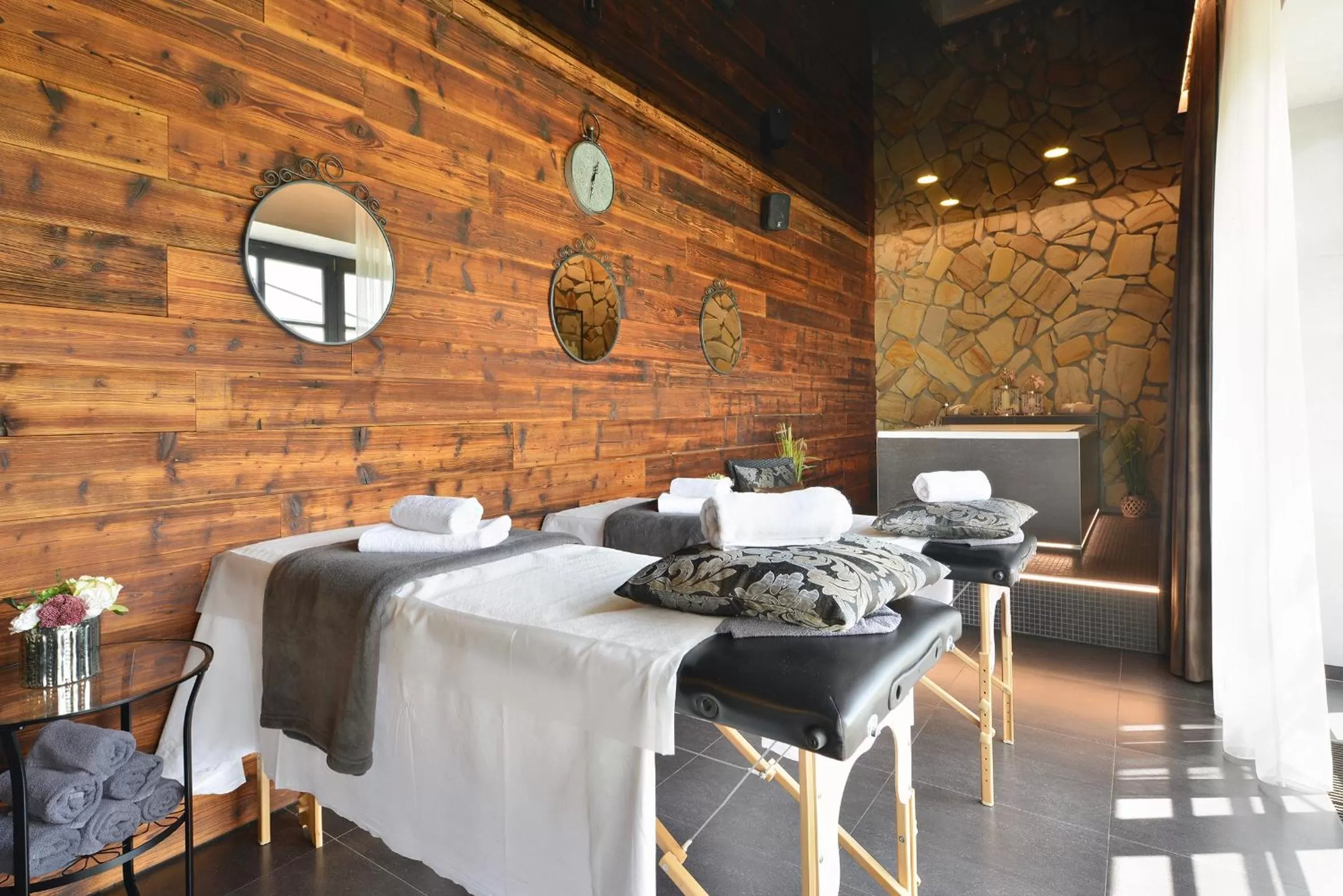 Spa and wellness centre/facilities, Bed in Rezidence Pihel