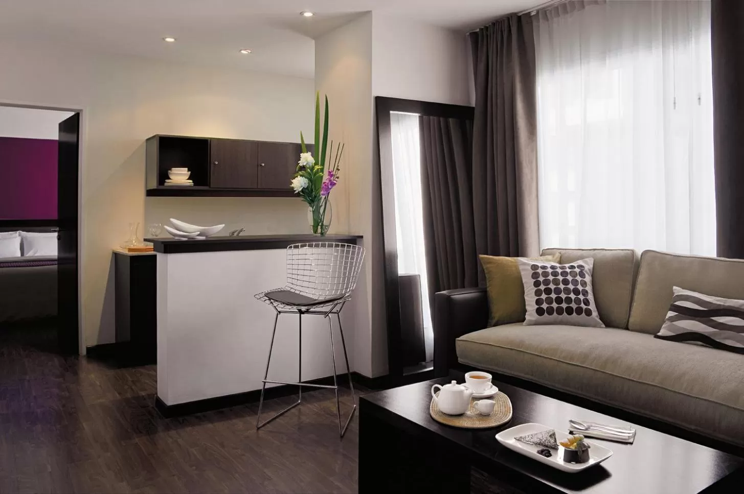 Living room, Bed in Rochester Hotel Classic