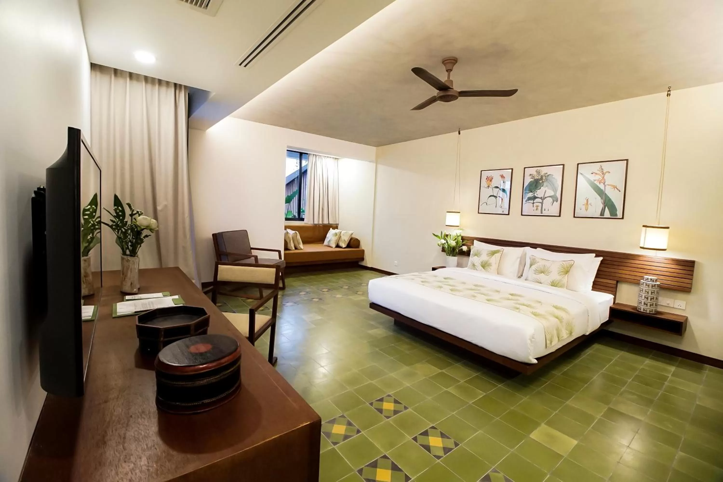 Photo of the whole room, Bed in Penh House Hotel