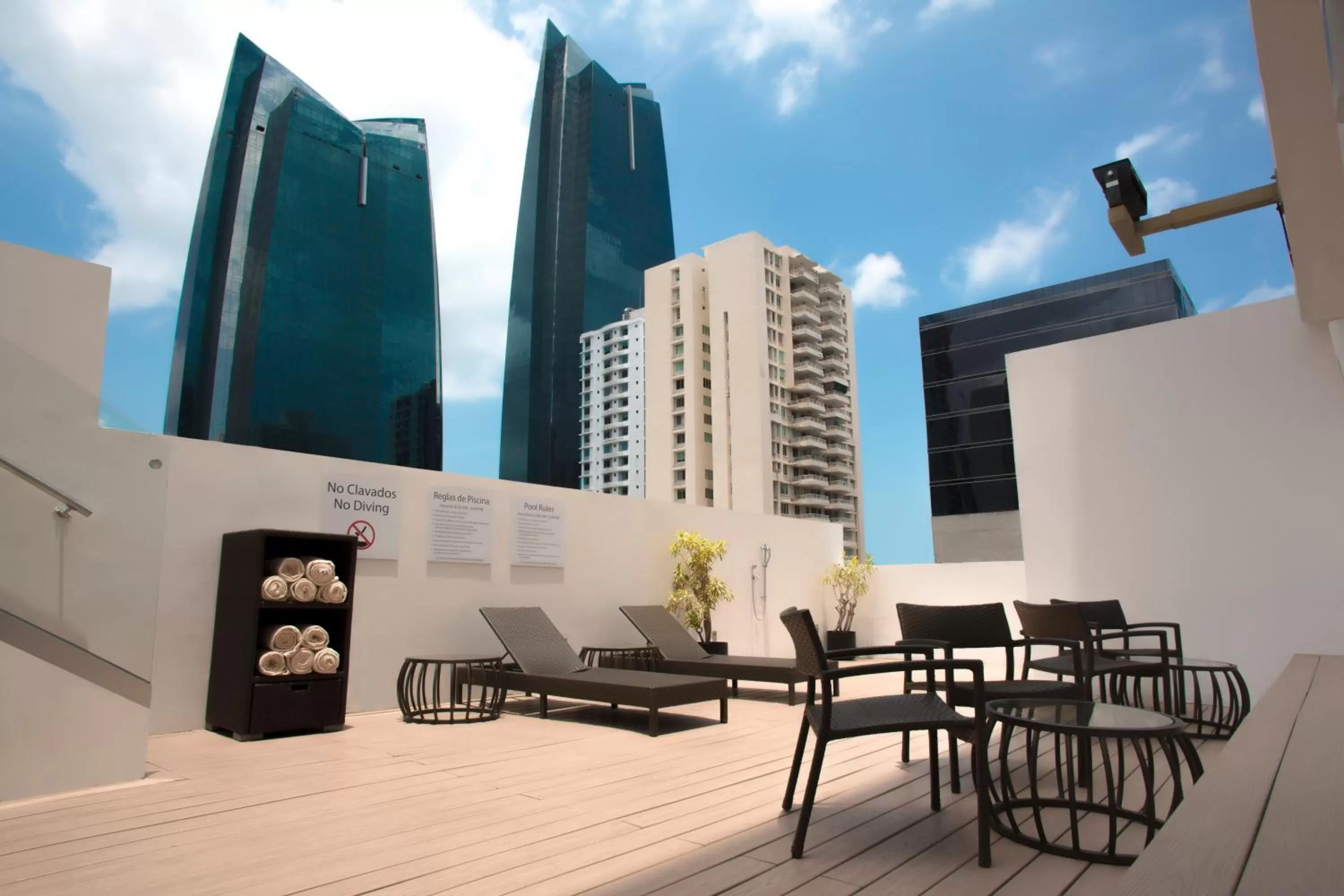 Swimming pool in Holiday Inn Panama Distrito Financiero by IHG