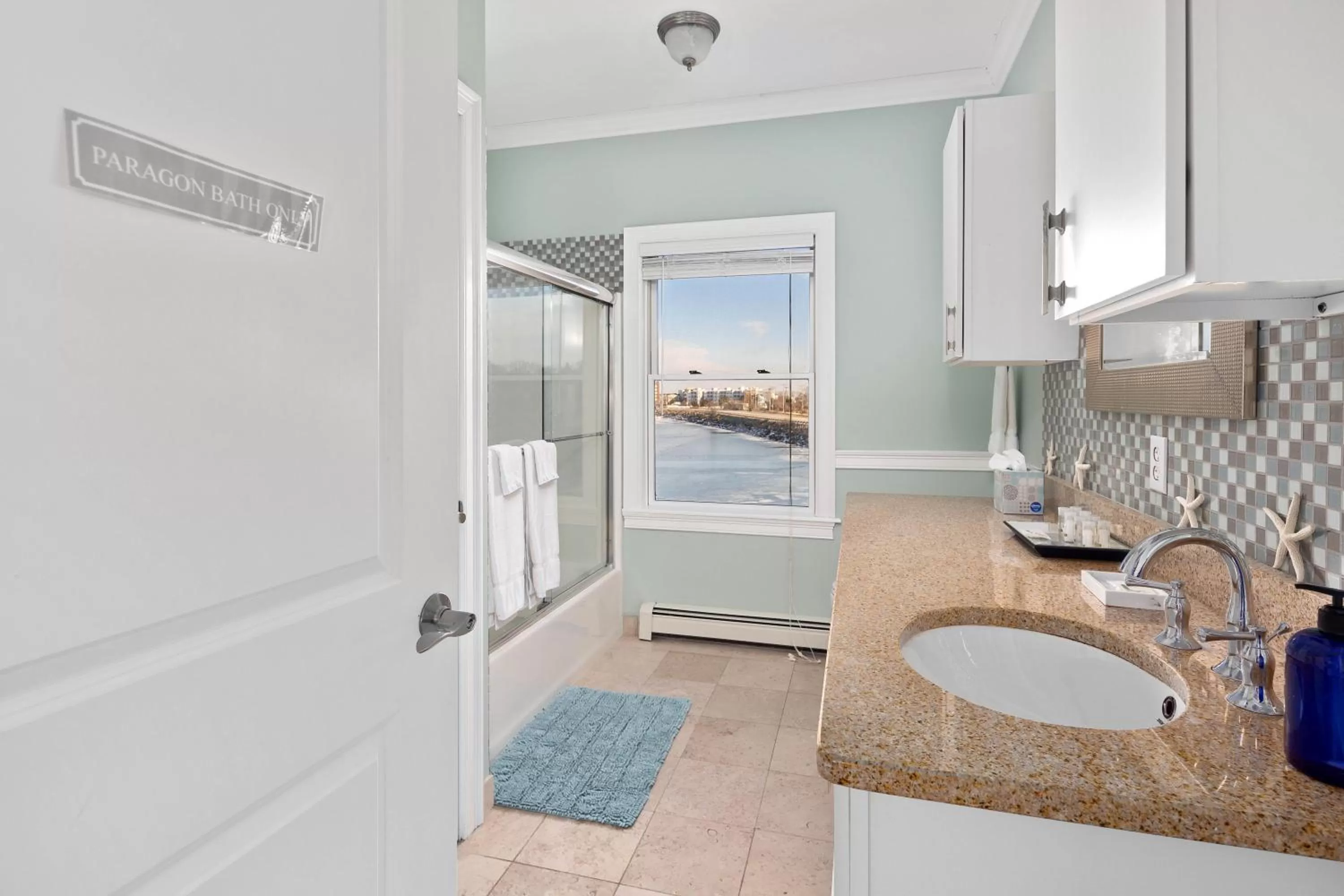 The Beacon Waterfront Inn