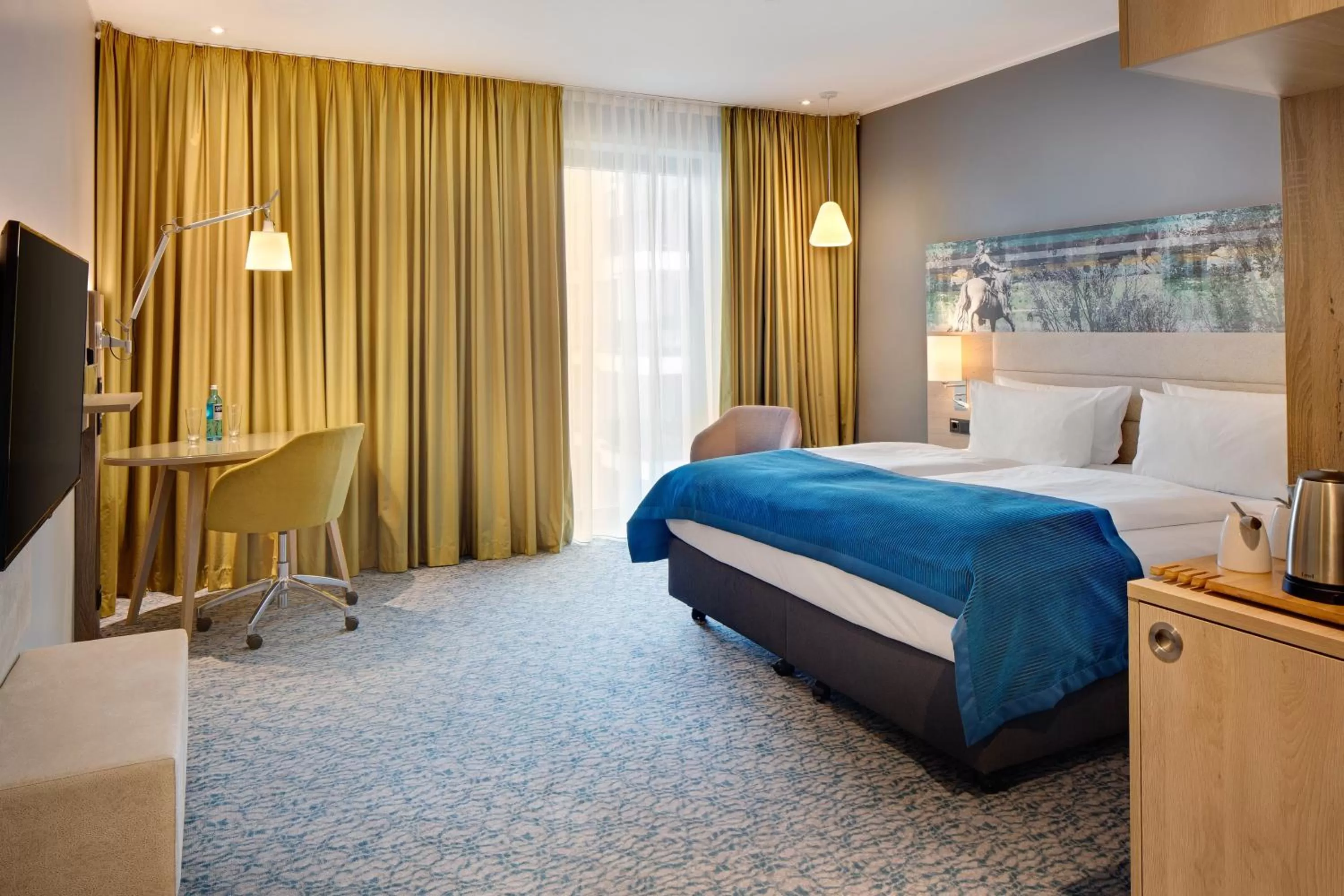 Photo of the whole room, Bed in Holiday Inn Düsseldorf City – Toulouser Allee by IHG