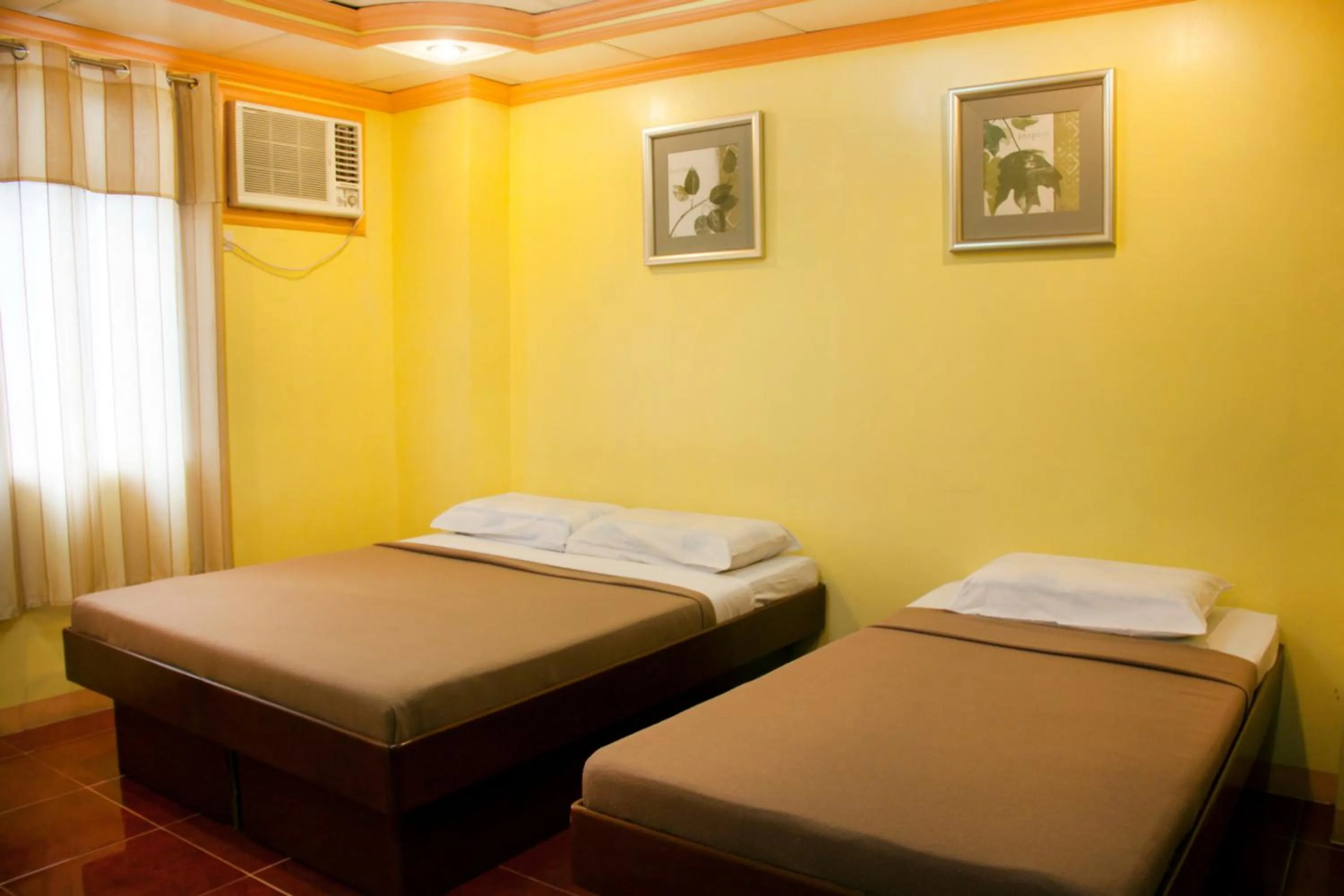 Photo of the whole room in Allson's Inn