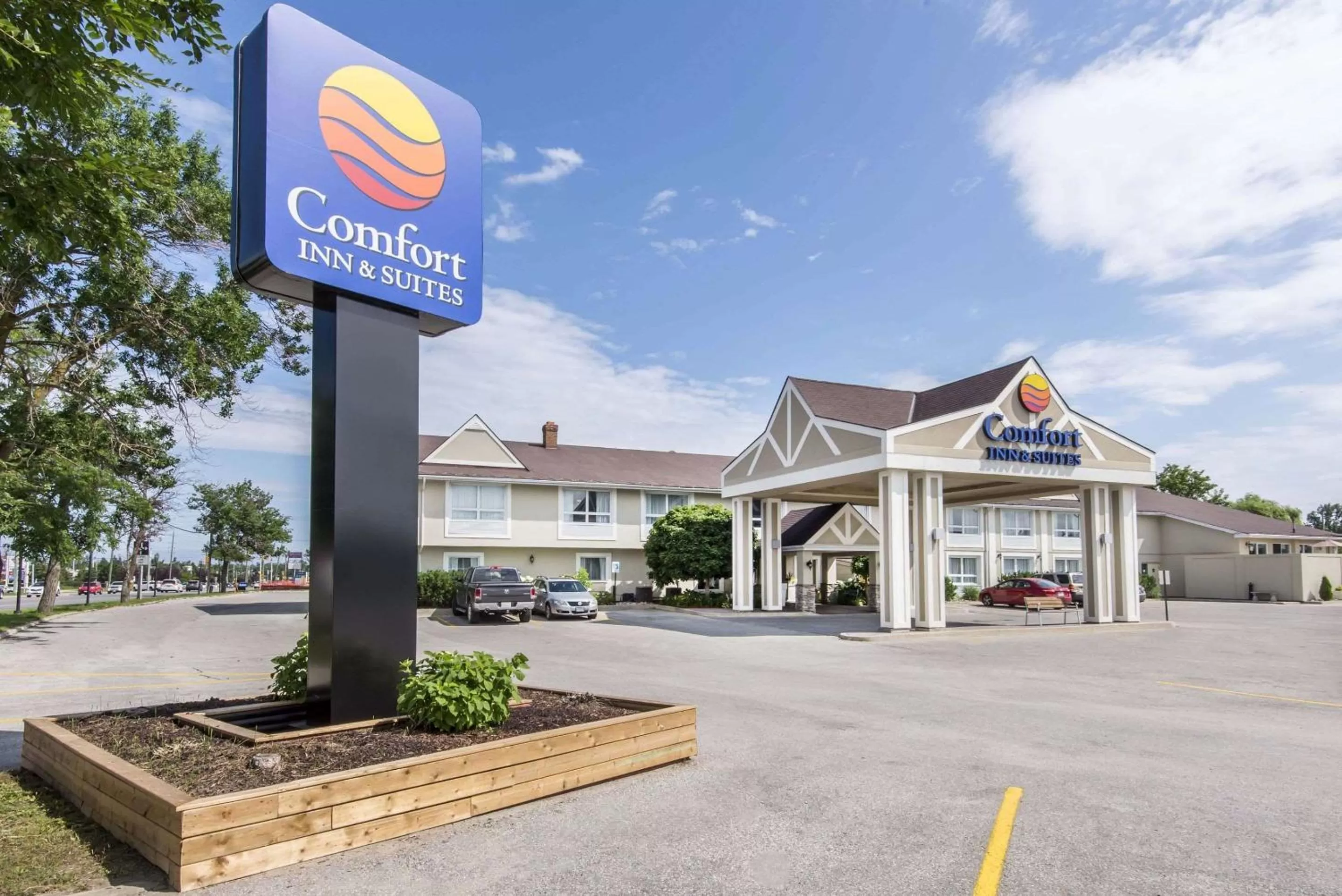 Property building in Comfort Inn & Suites