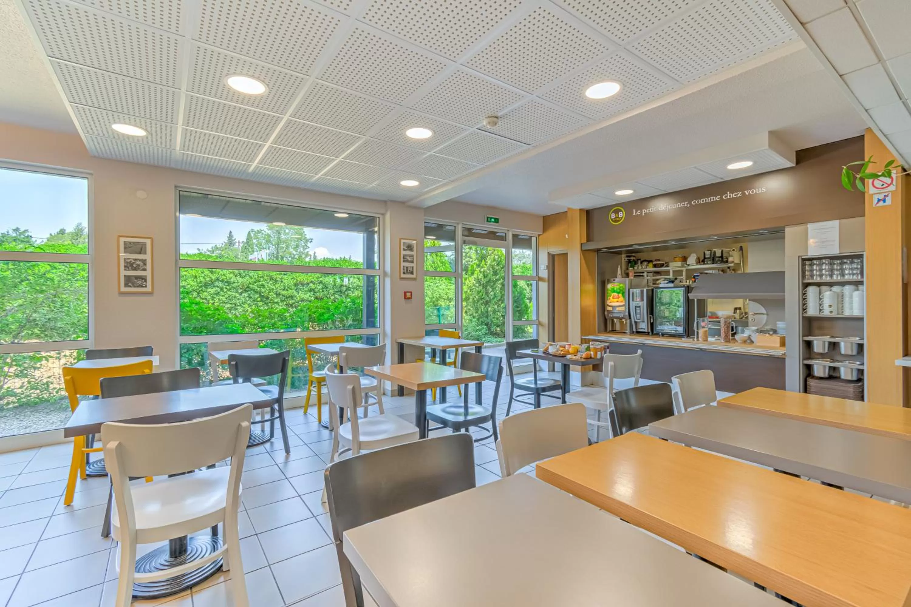 Restaurant/places to eat in B&B HOTEL Salon de Provence