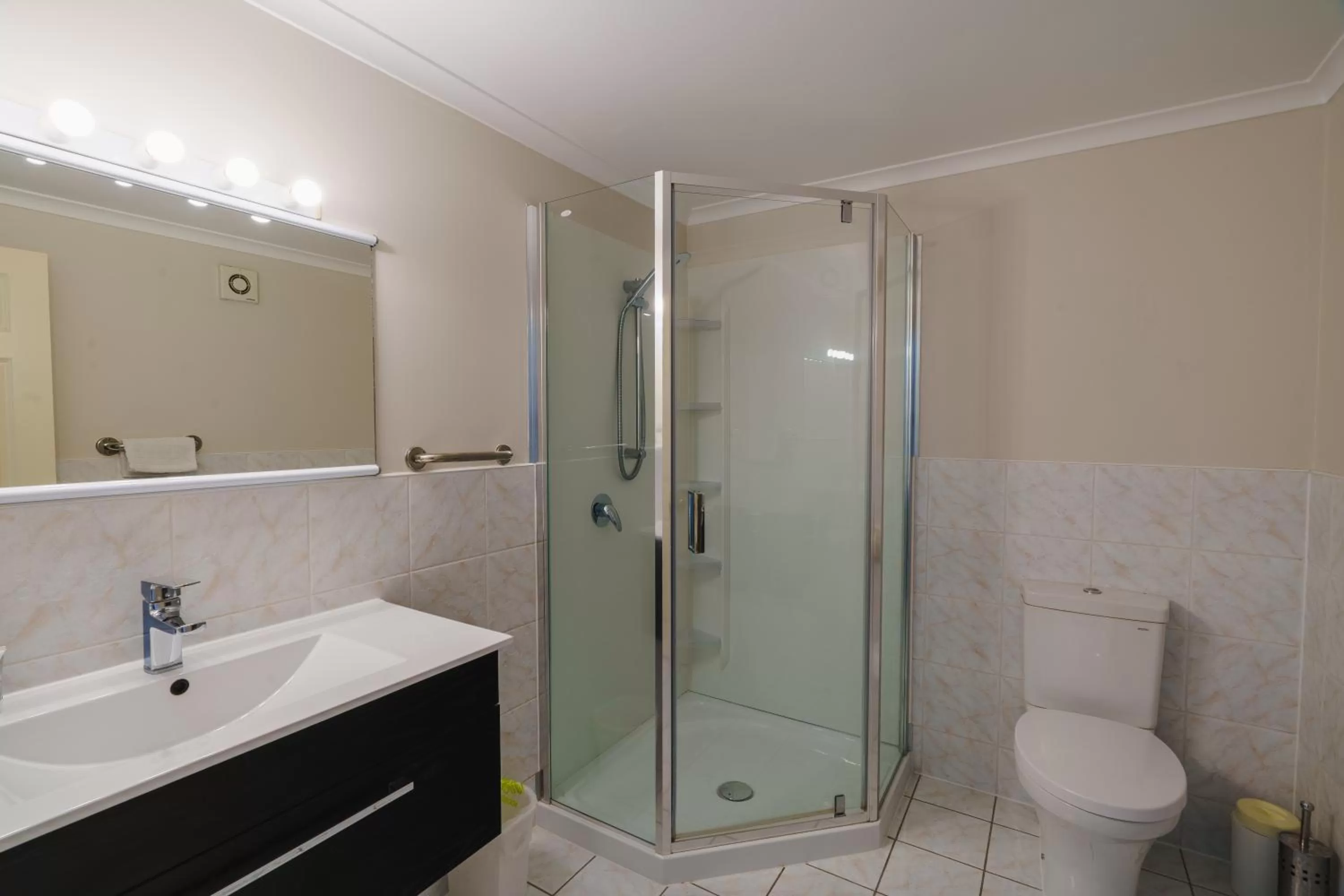 Shower in Anchorage Motor Lodge