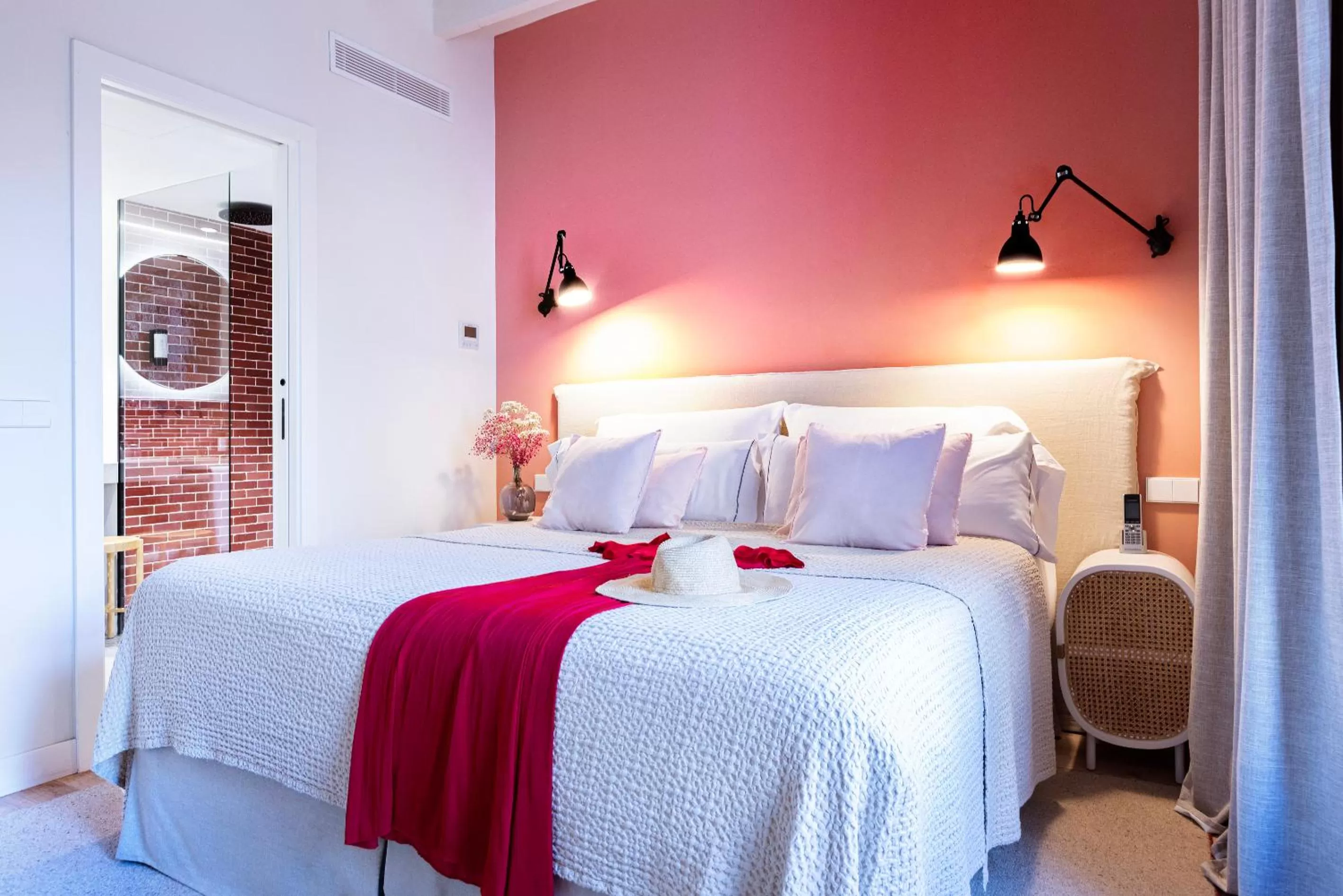 Bed in Samaritana Suites