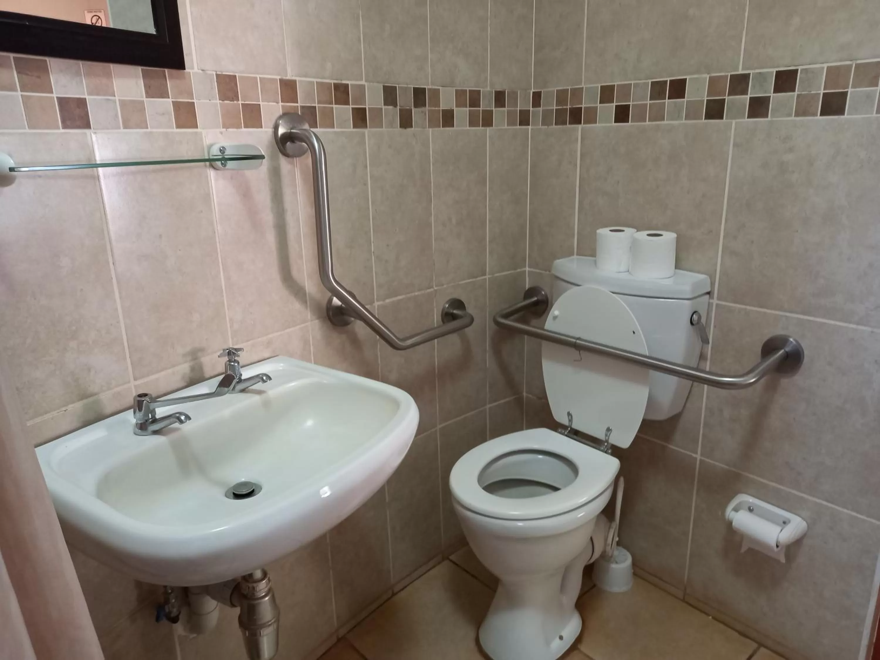 Bathroom in ATKV Buffelspoort