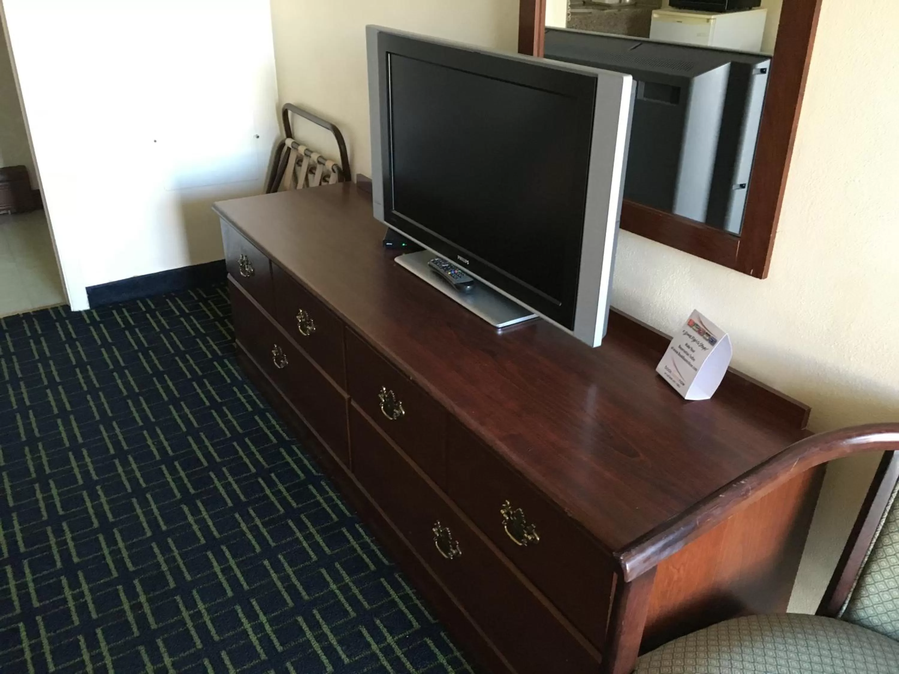 TV and multimedia in Red Carpet Inn - Gettysburg