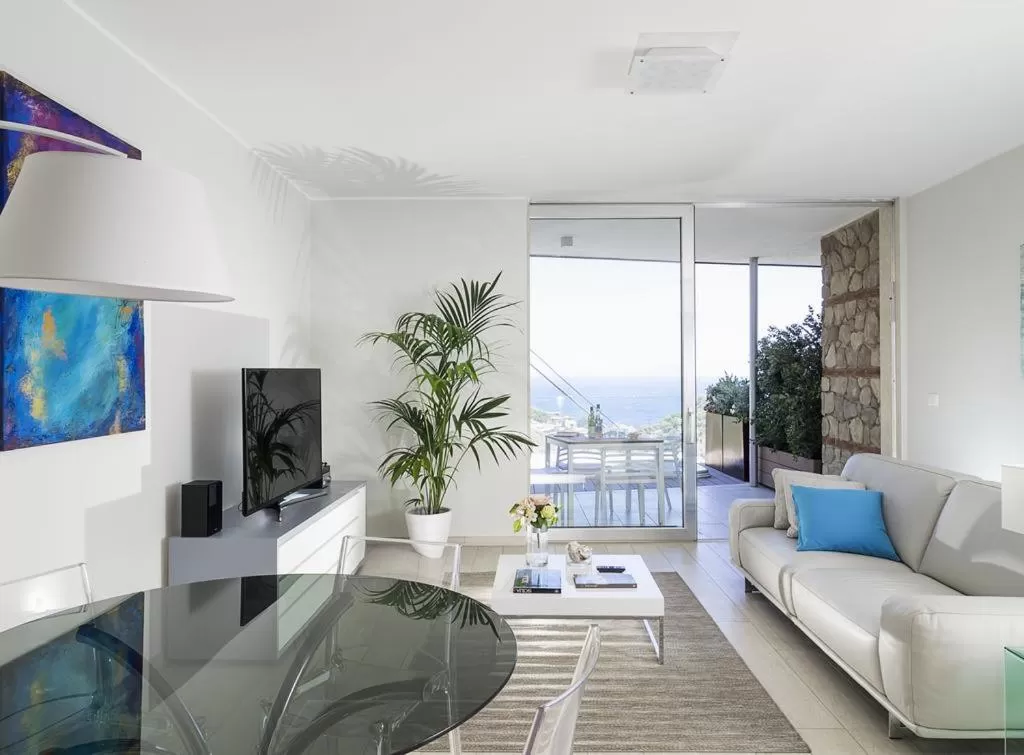 TV and multimedia in Isola Bella Infinity Suites