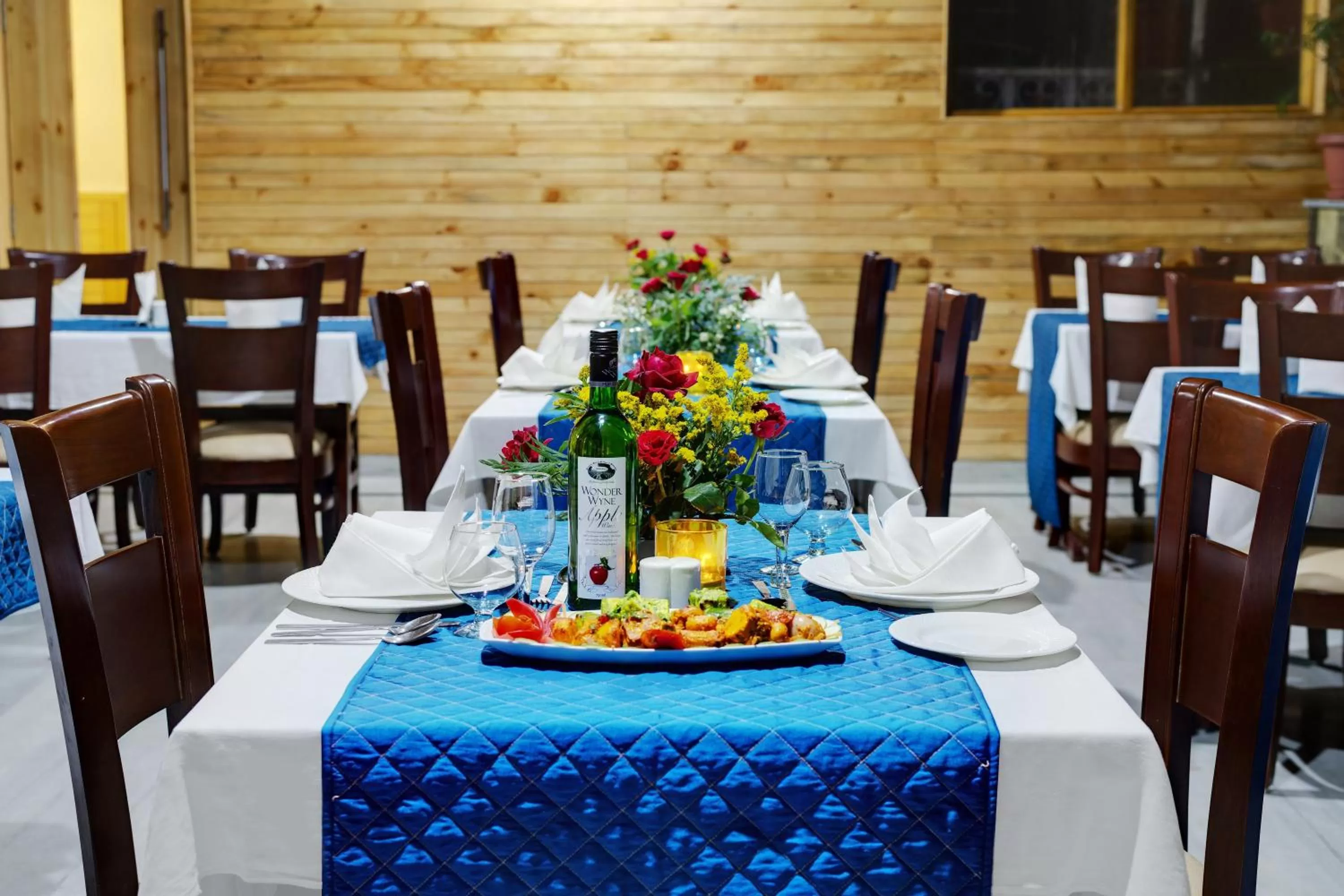 Restaurant/places to eat in Bravia Hotel Manali Inn